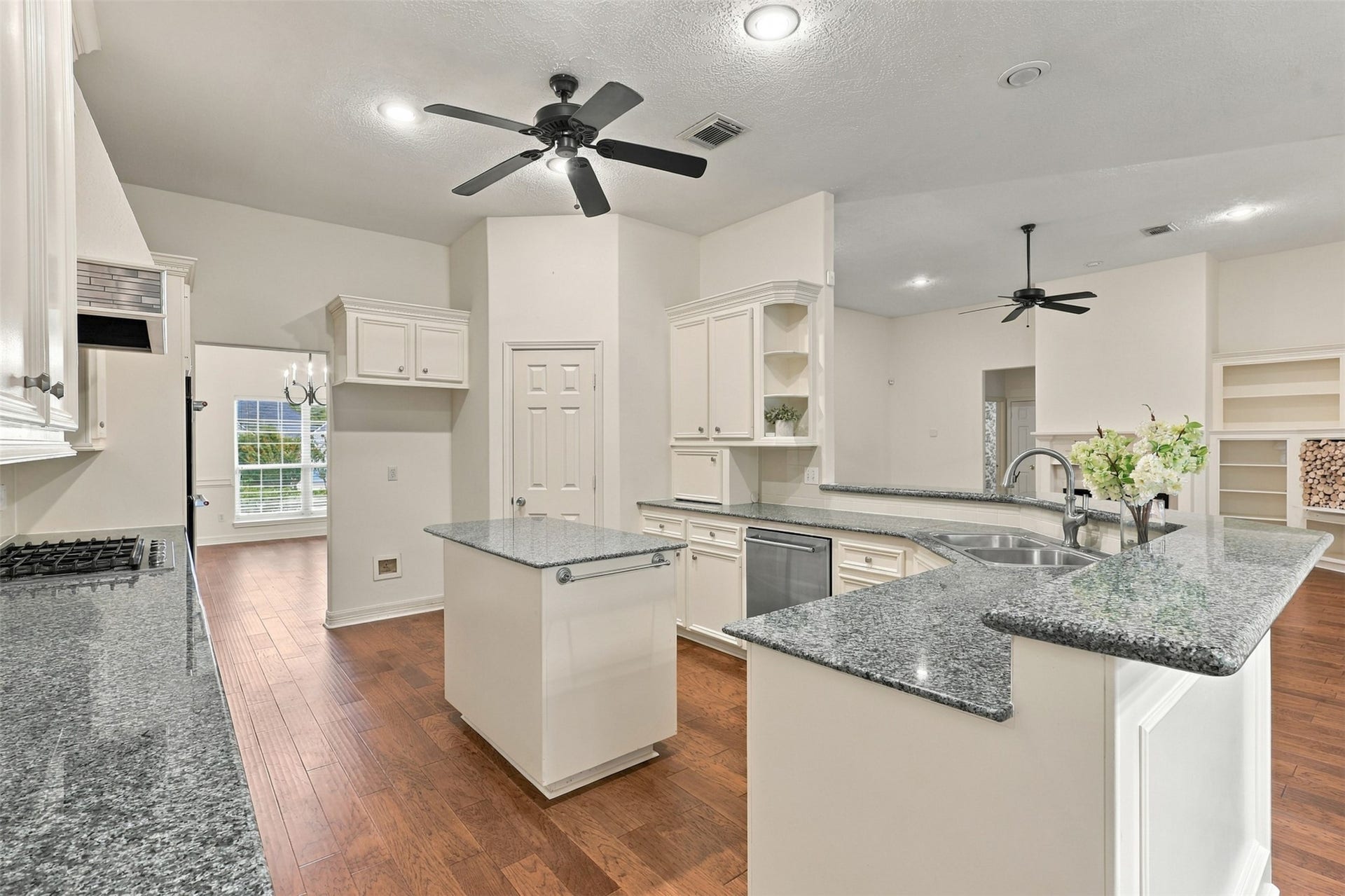 705 Fairway Oaks, Conroe, TX 77302 705 Fairway Oaks, Conroe, TX 77302
