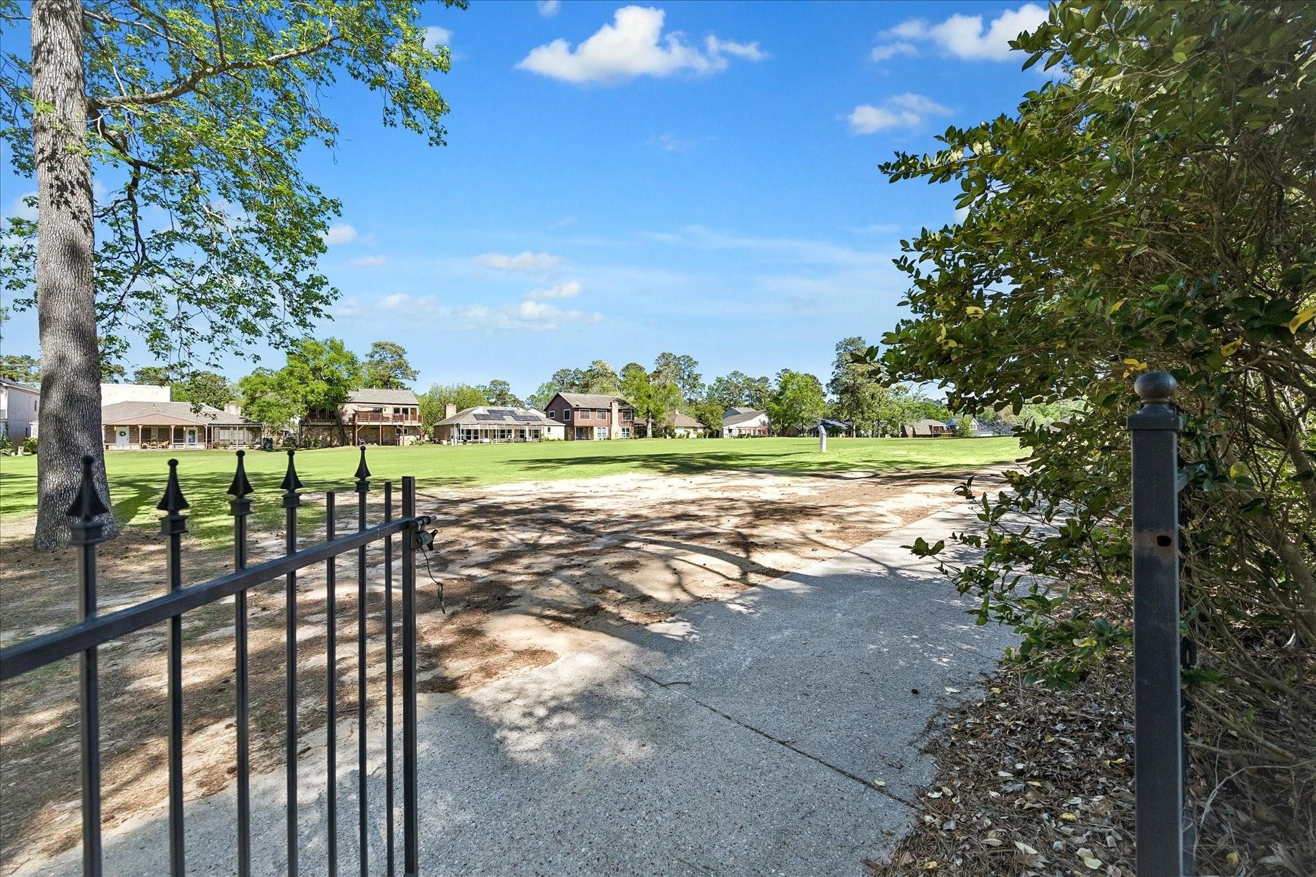 705 Fairway Oaks, Conroe, TX 77302 Golf course access right on the 9th hole!