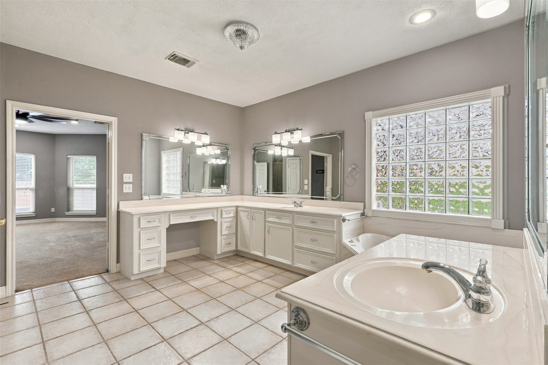 705 Fairway Oaks, Conroe, TX 77302 705 Fairway Oaks, Conroe, TX 77302