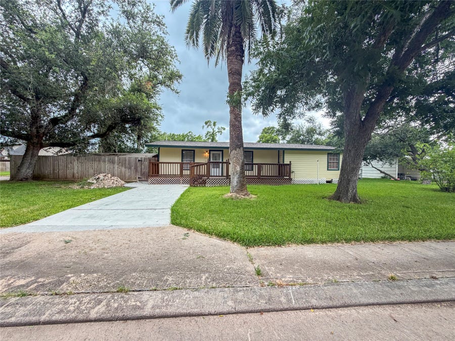 Property photo for 301 Azalea Street, Lake Jackson, TX
