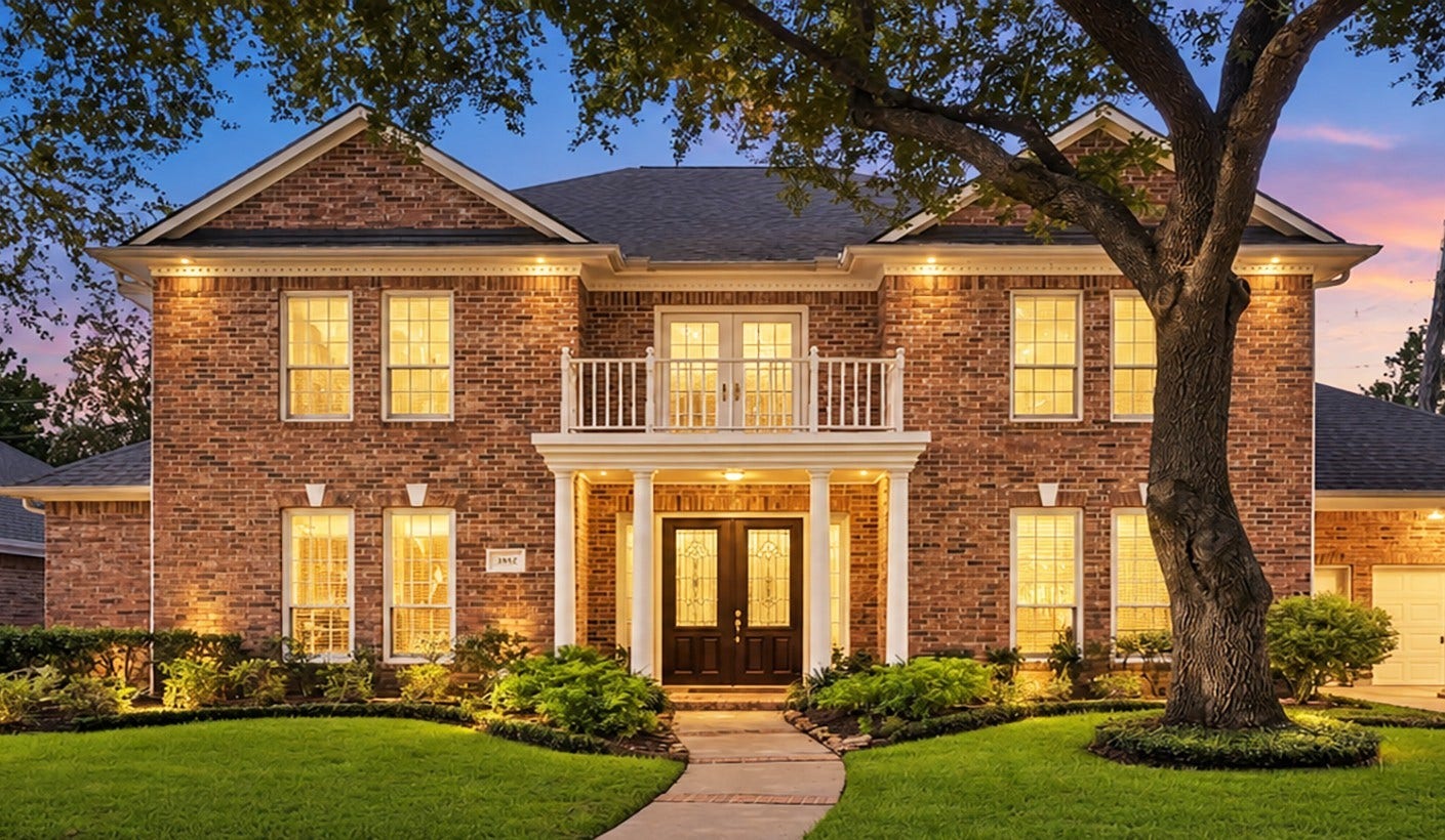 Welcome to 3302 Woodbrook Ln.  A lovely custom Georgian style home located on a cul-de-sac street in the quaint Sugar Land neighborhood of Oyster Point. This close-in Sugar Land location allows for a quick commute to most of Houston. Minutes from I-59/69, Hwy 90, Whole Foods, shopping, and fine dining.