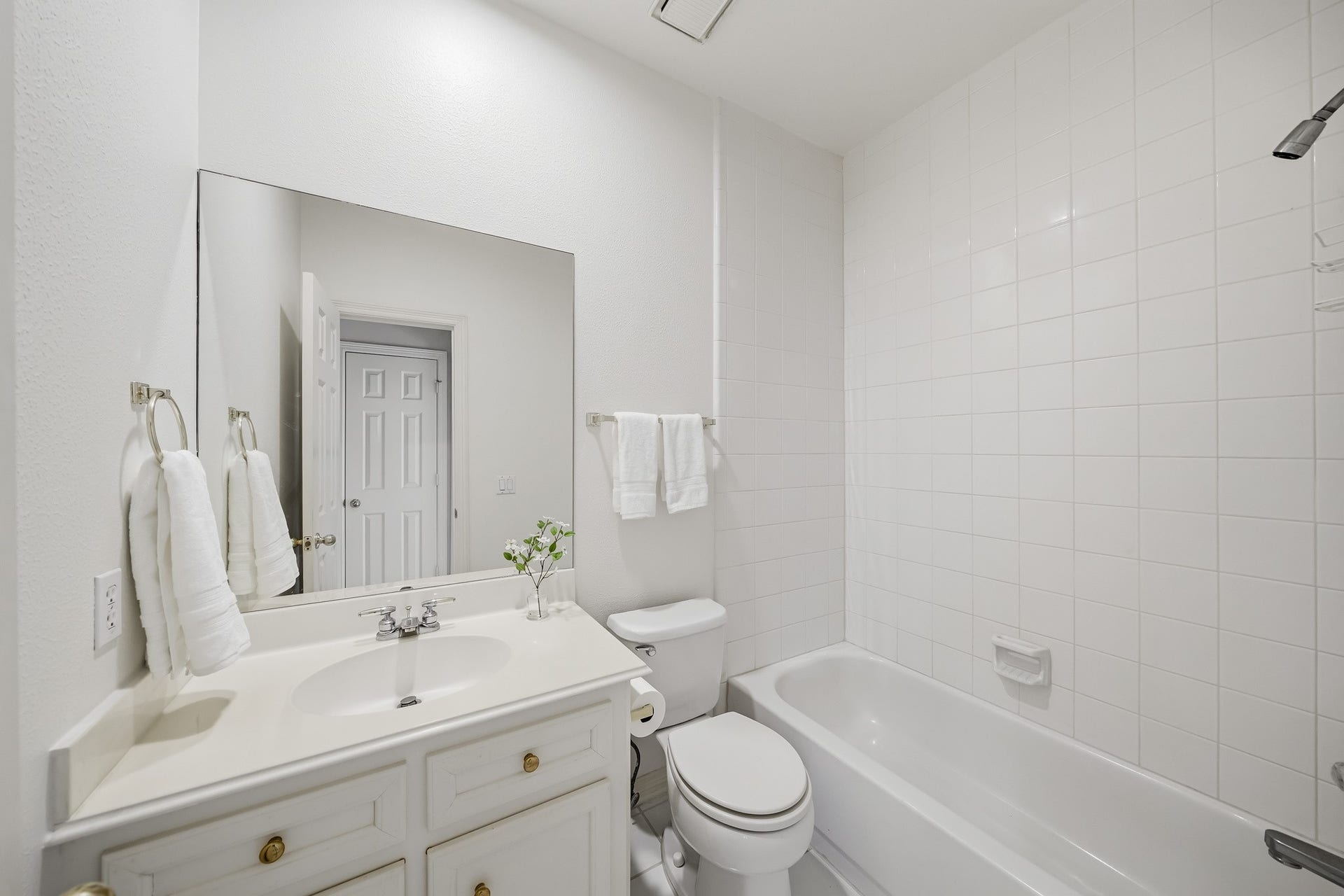 Bath between bedroom 2 and gameroom