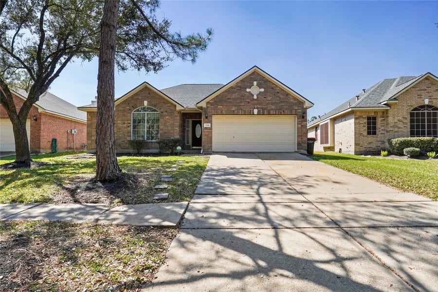 Property photo for 5710 Shady Hollow Court, Rosharon, TX