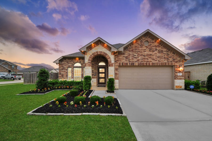 Property photo for 101 Bayou Bend Court, Angleton, TX