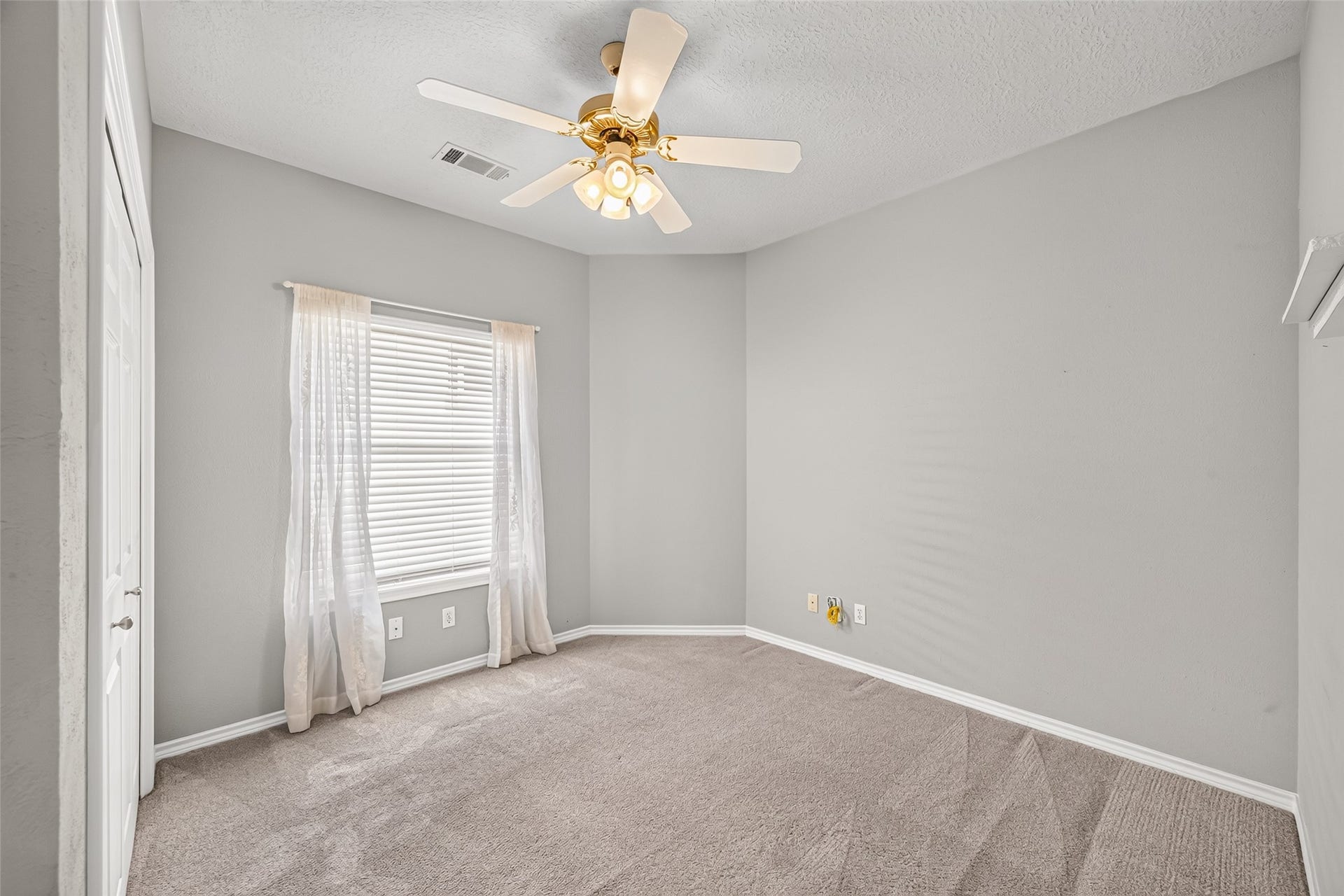 103 Fairway View Court, Montgomery, TX 77356 Secondary bedroom