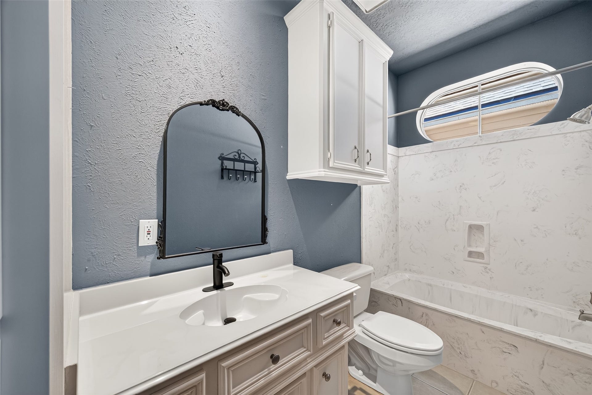 103 Fairway View Court, Montgomery, TX 77356 Secondary bathroom
