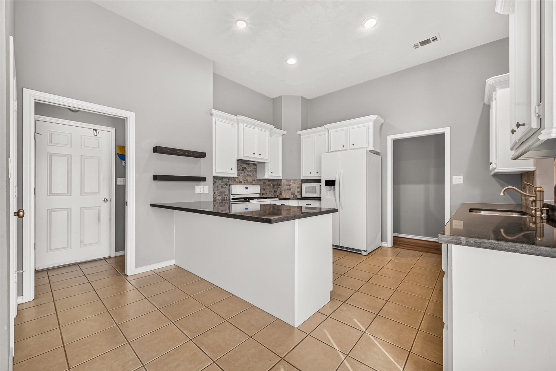 103 Fairway View Court, Montgomery, TX 77356 View into laundry room