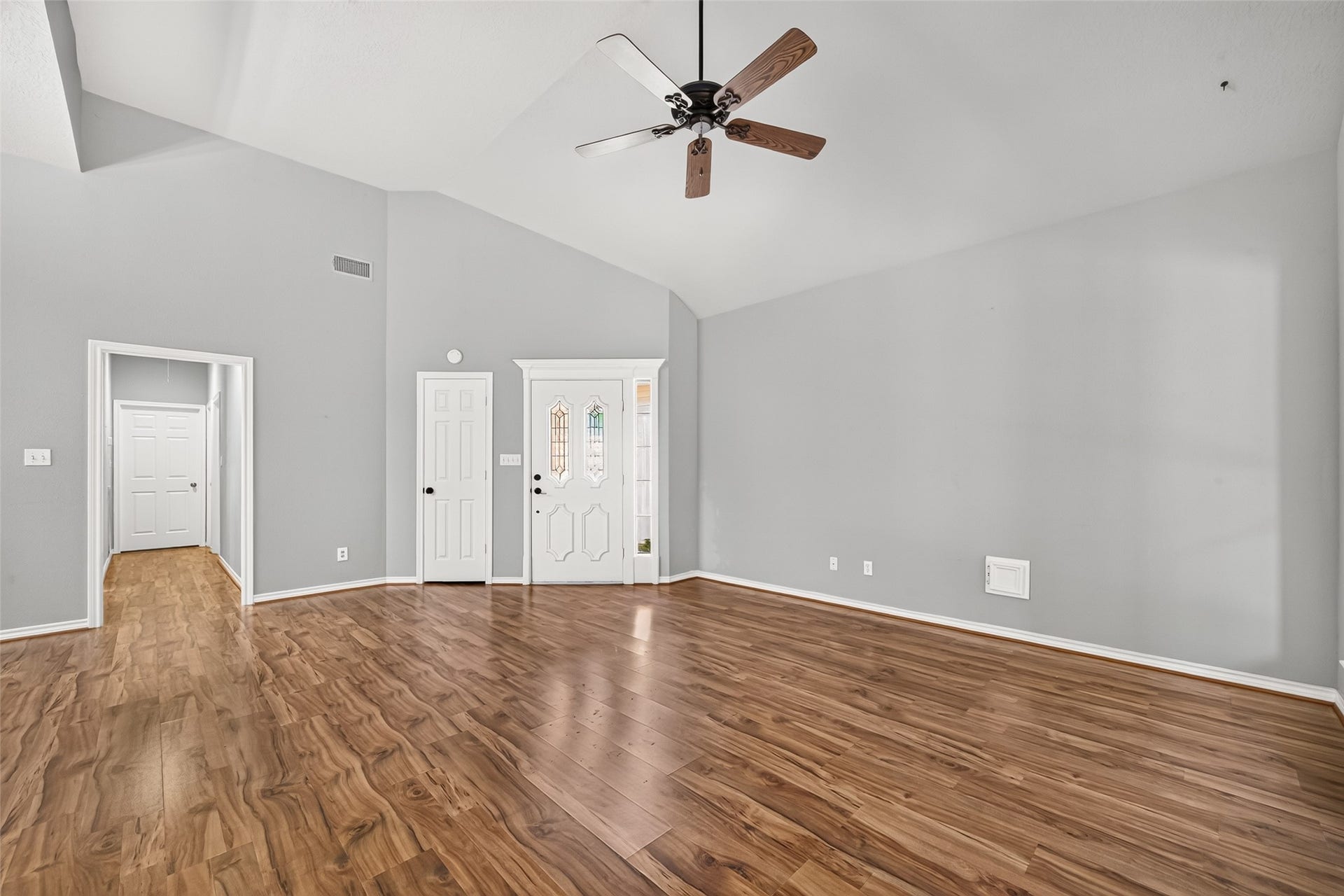 103 Fairway View Court, Montgomery, TX 77356 Living room with views of front door