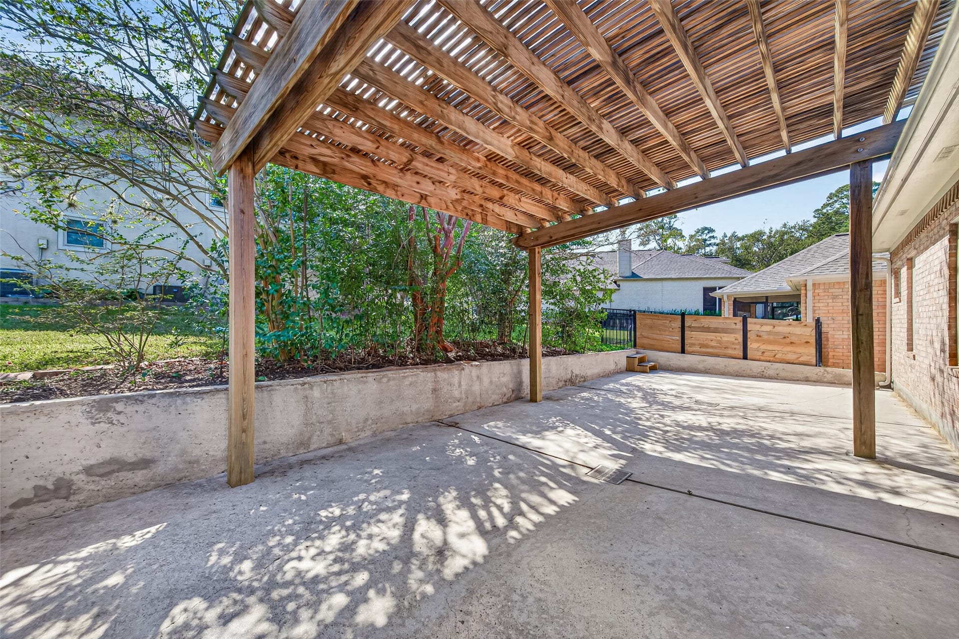 103 Fairway View Court, Montgomery, TX 77356 Covered outdoor patio