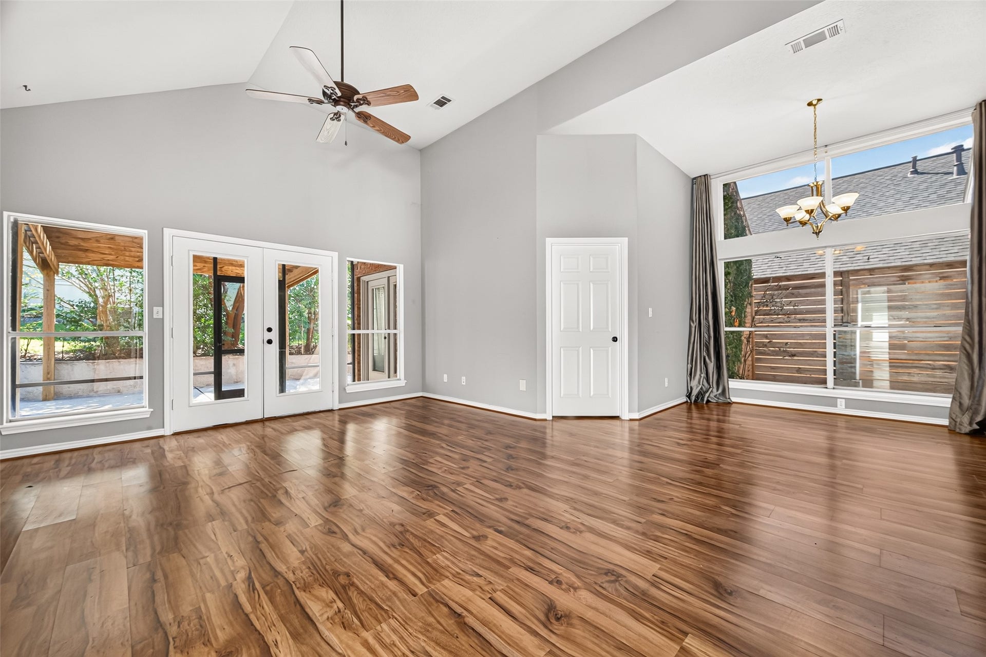 103 Fairway View Court, Montgomery, TX 77356 Spacious living room and dining room