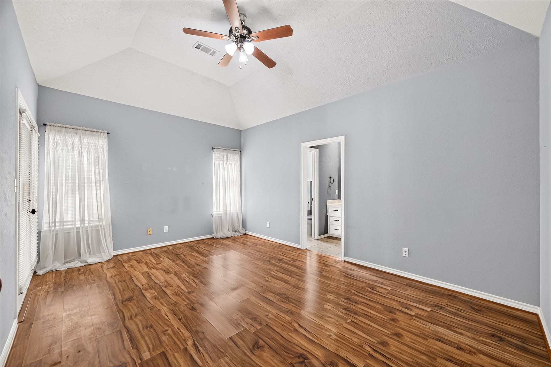 103 Fairway View Court, Montgomery, TX 77356 Primary bedroom