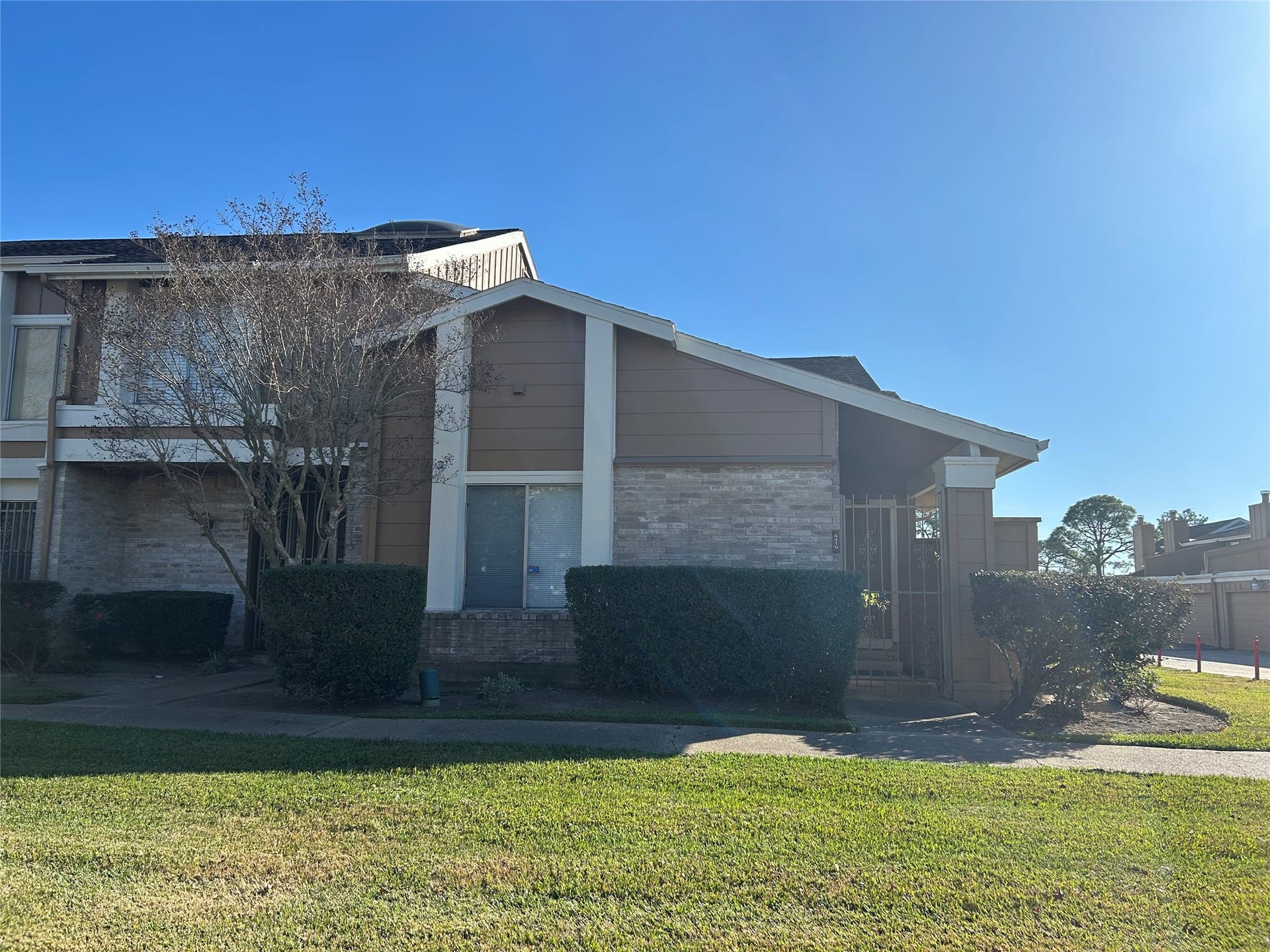 6119 Dryad Drive, Houston, TX 77035 Front of the home