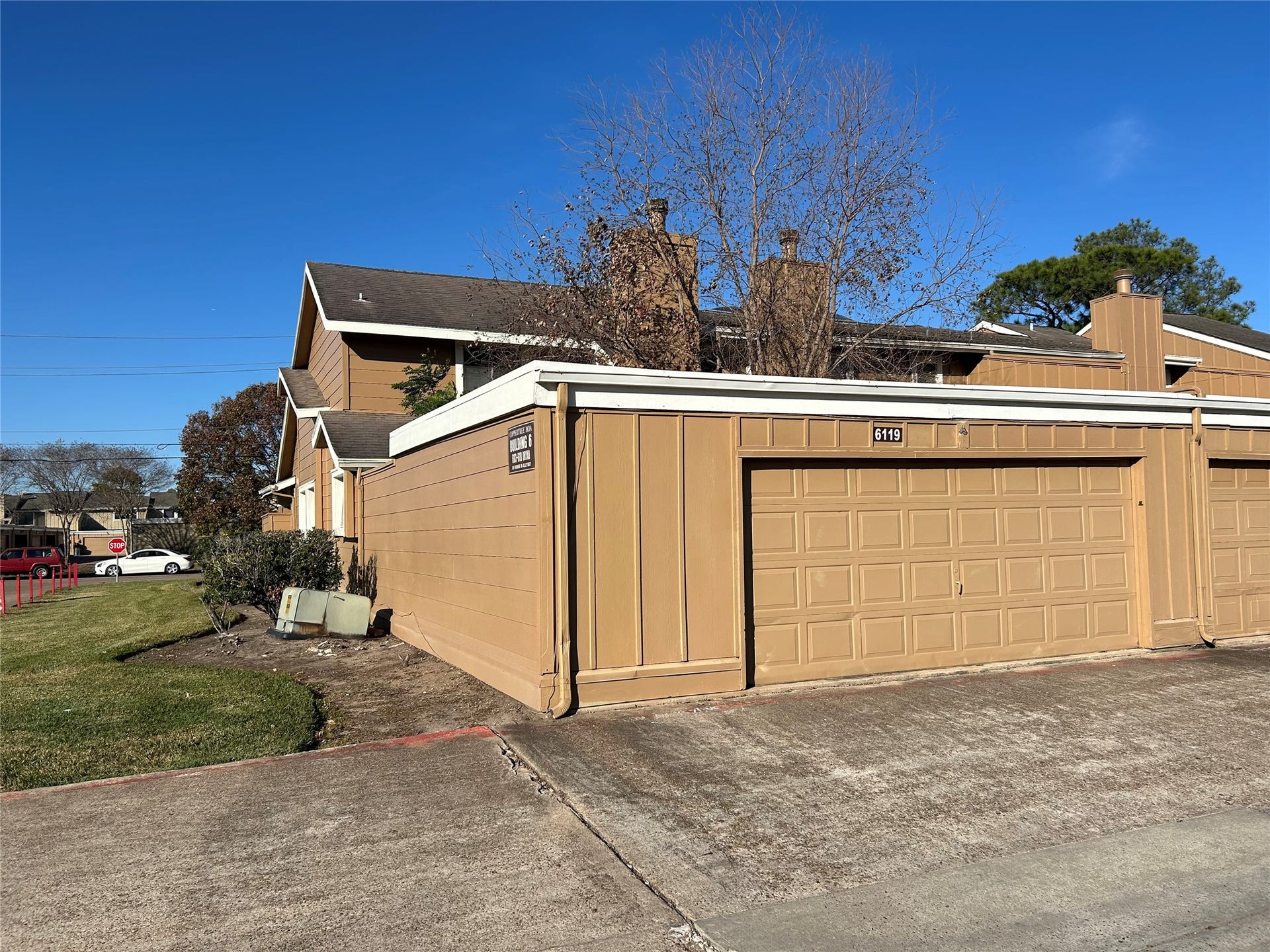 6119 Dryad Drive, Houston, TX 77035 No neighbors on the left side of the home