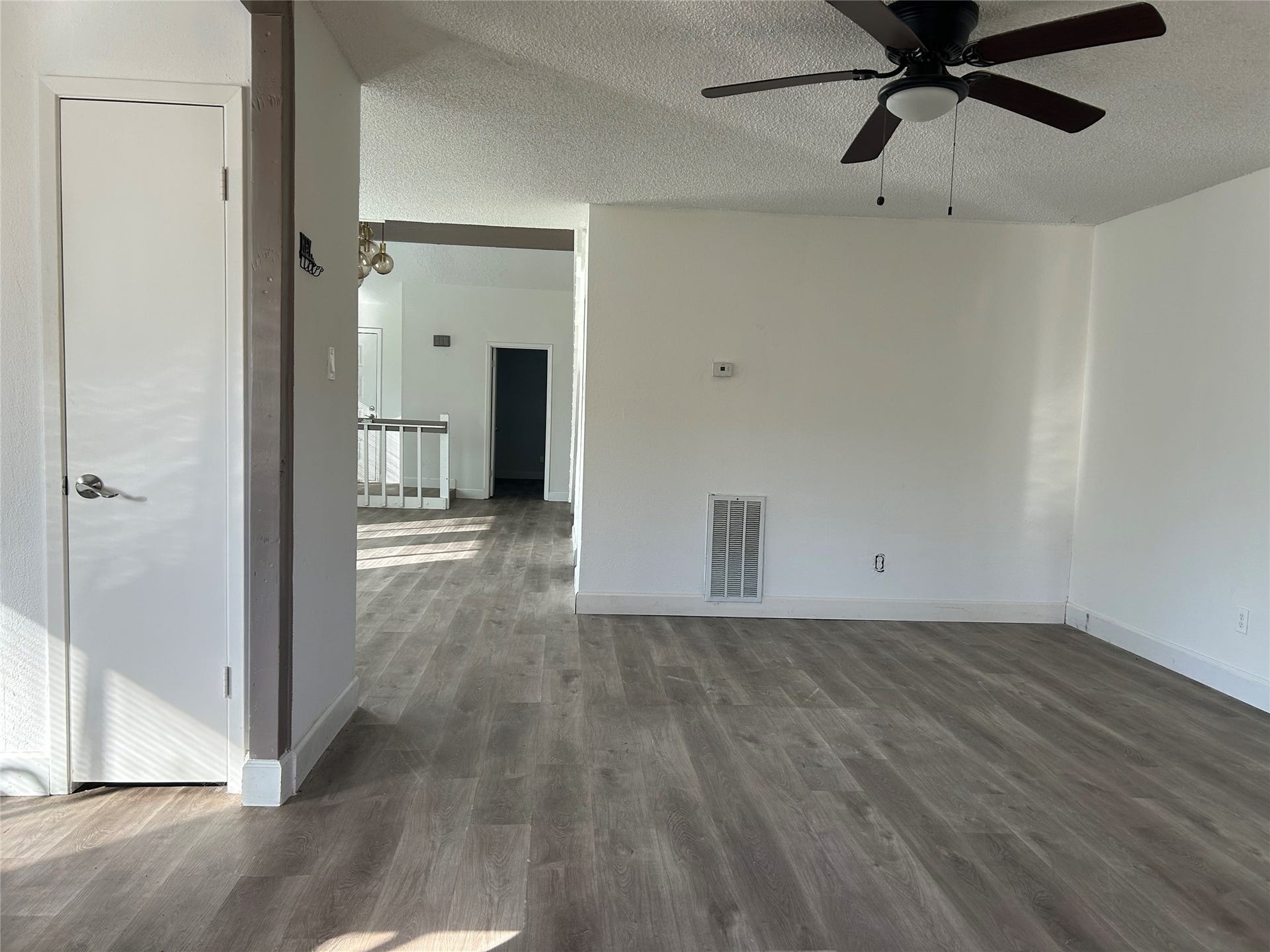 6119 Dryad Drive, Houston, TX 77035 Large family room with ceiling fan