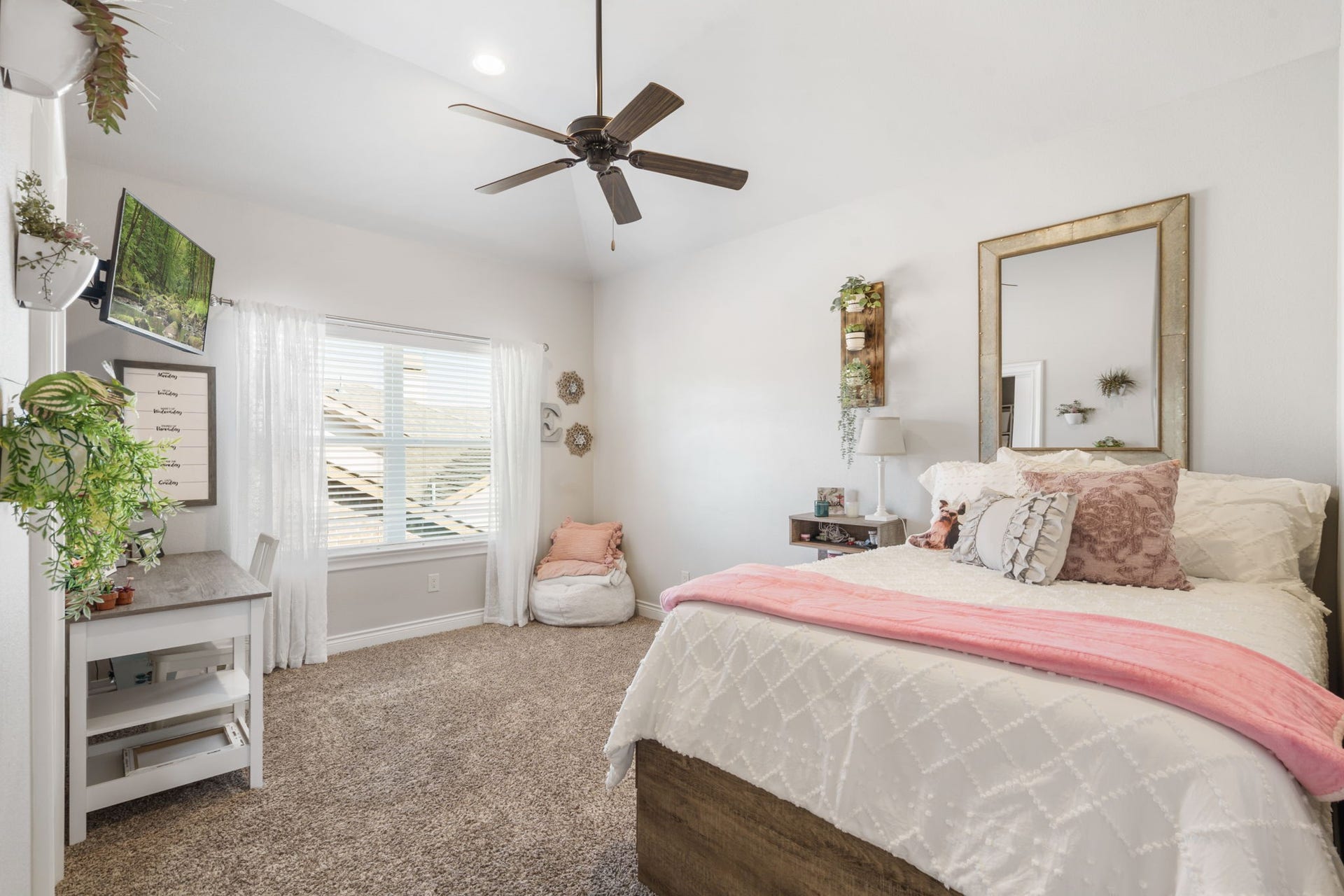 126 Summer Holly Drive, Conroe, TX 77384 Comfortable upstairs bedroom offers ample space for furnishings, a study area, and everyday relaxation.