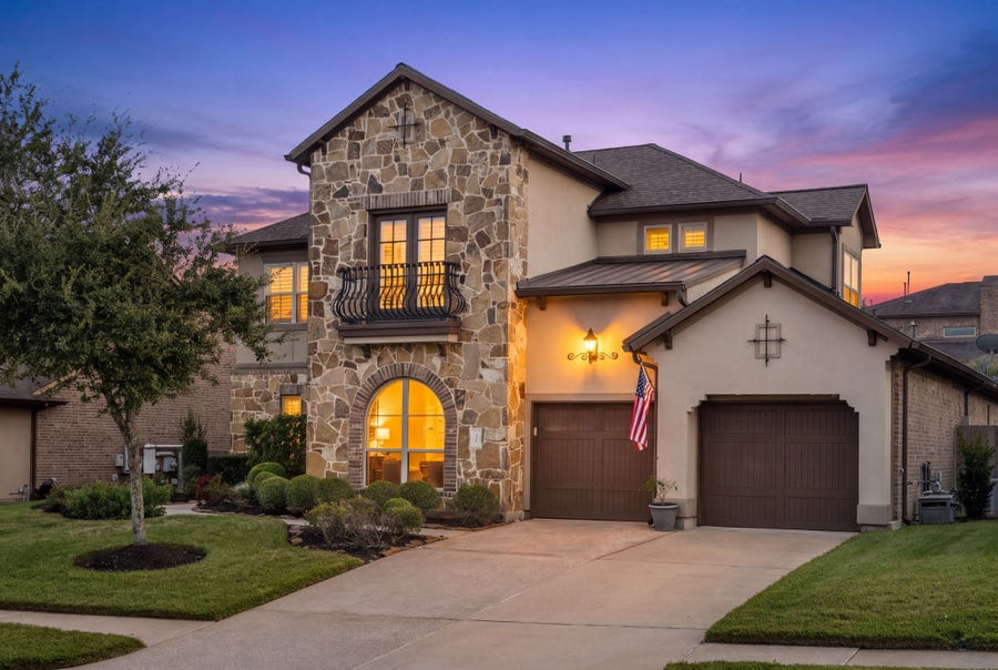 Property photo for 126 Summer Holly Drive, Conroe, TX