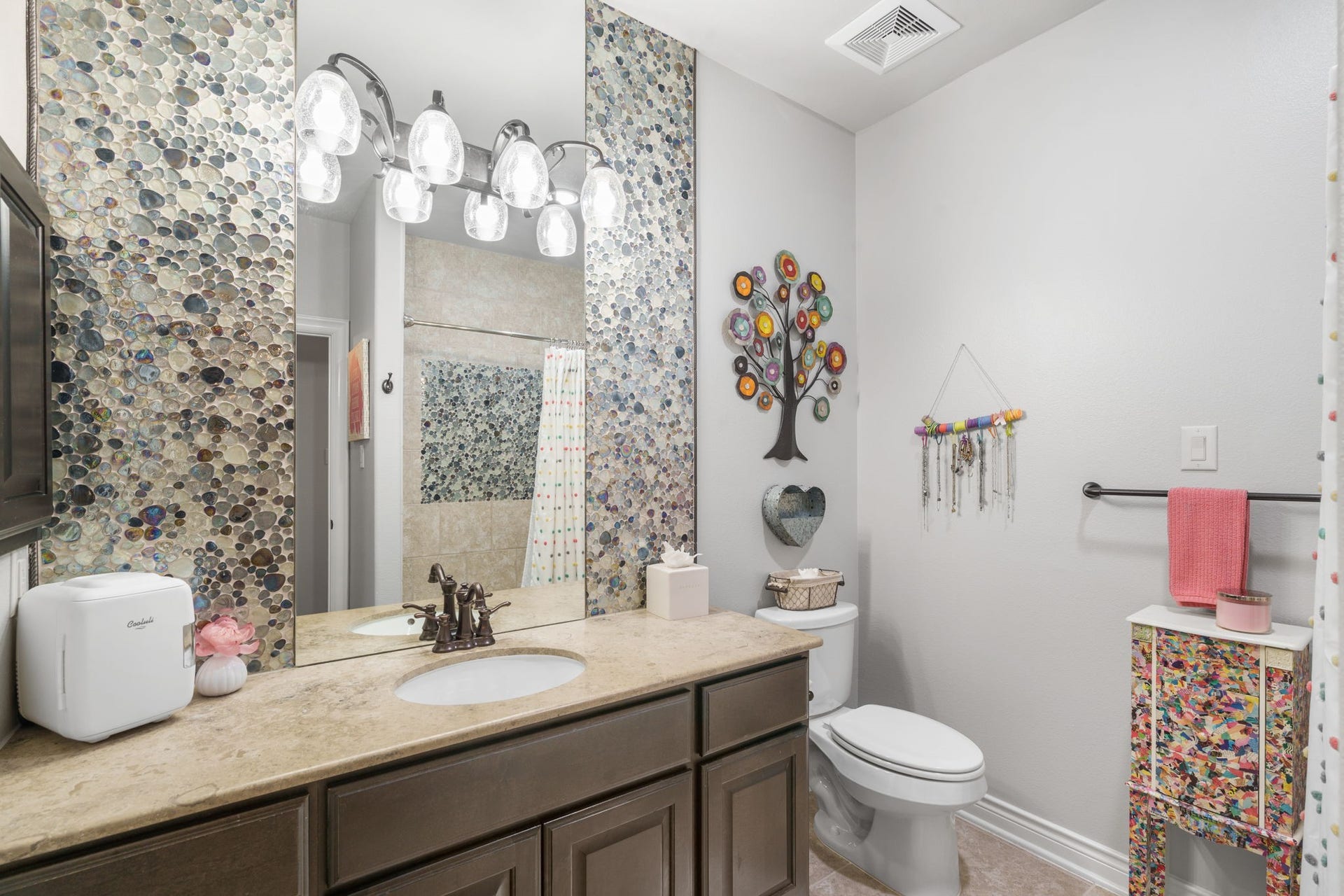 126 Summer Holly Drive, Conroe, TX 77384 Beautifully detailed full bathroom featuring decorative mosaic tile accents, granite countertops, and a tub/shower combination.