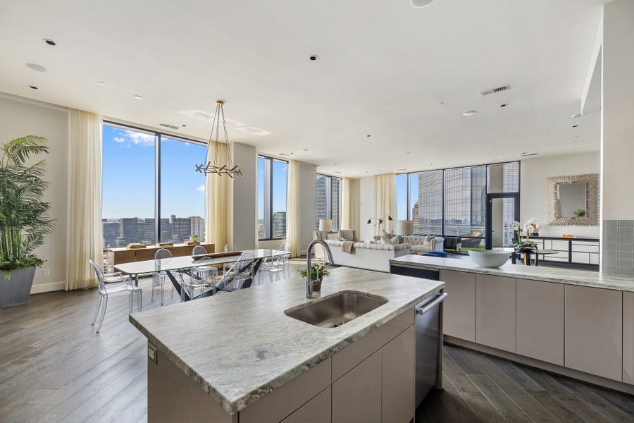 Property photo for 1409 Post Oak Boulevard, #2702, Houston, TX