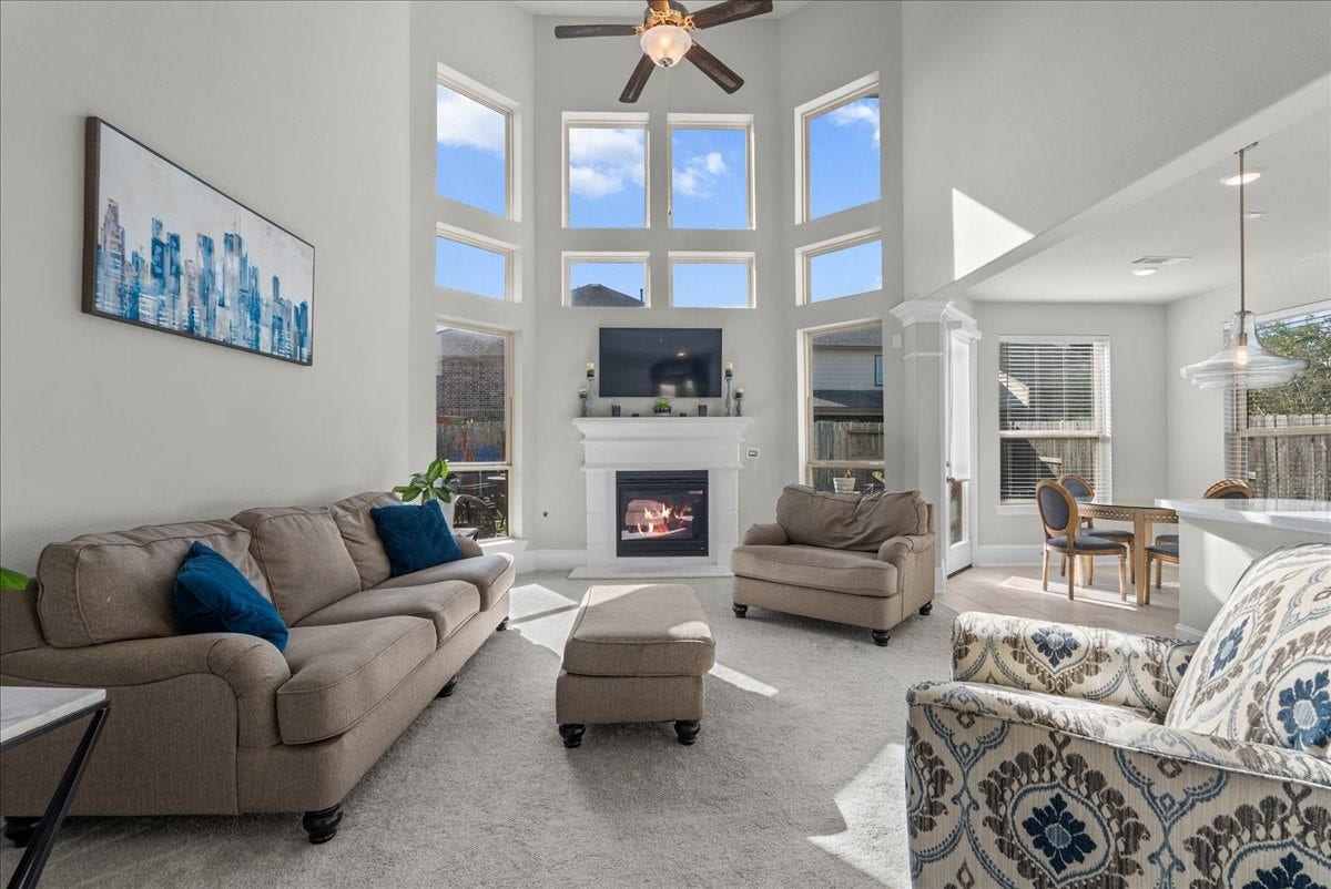 12417 Britta Lane, Texas City, TX 77568 Living room