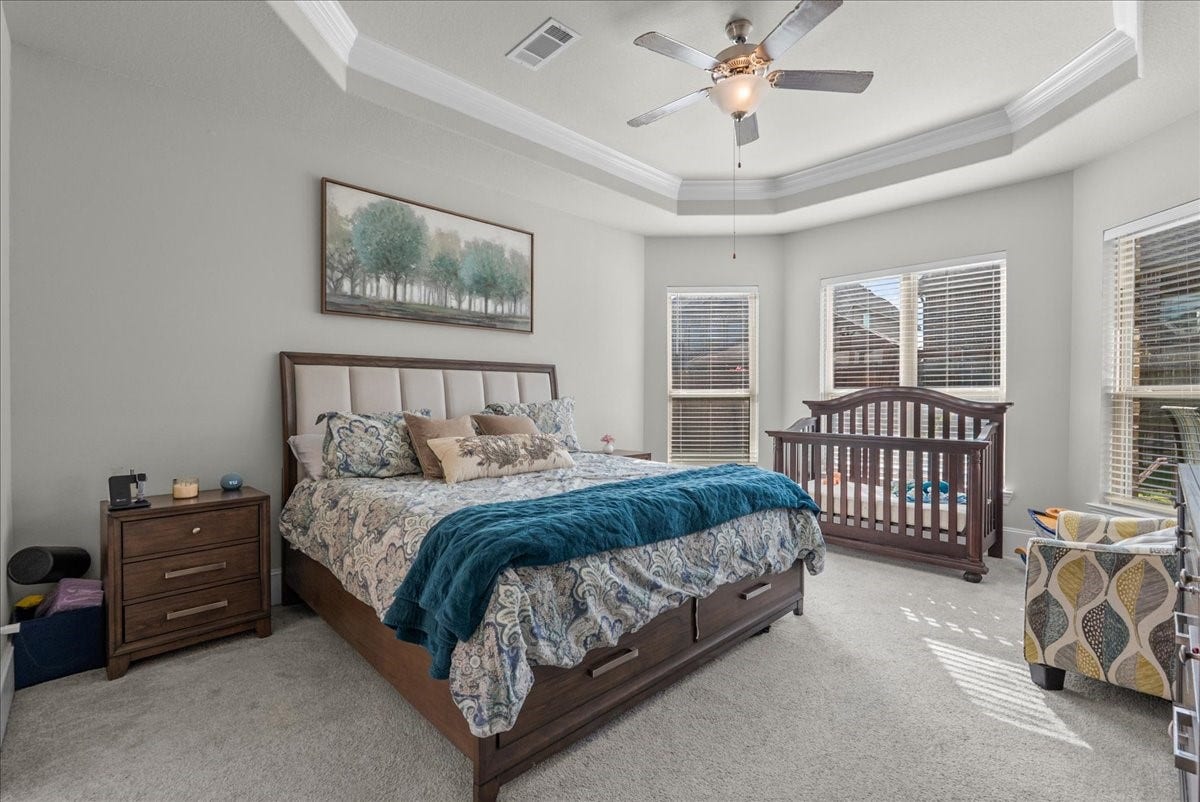 12417 Britta Lane, Texas City, TX 77568 Primary room with vaulted ceilings