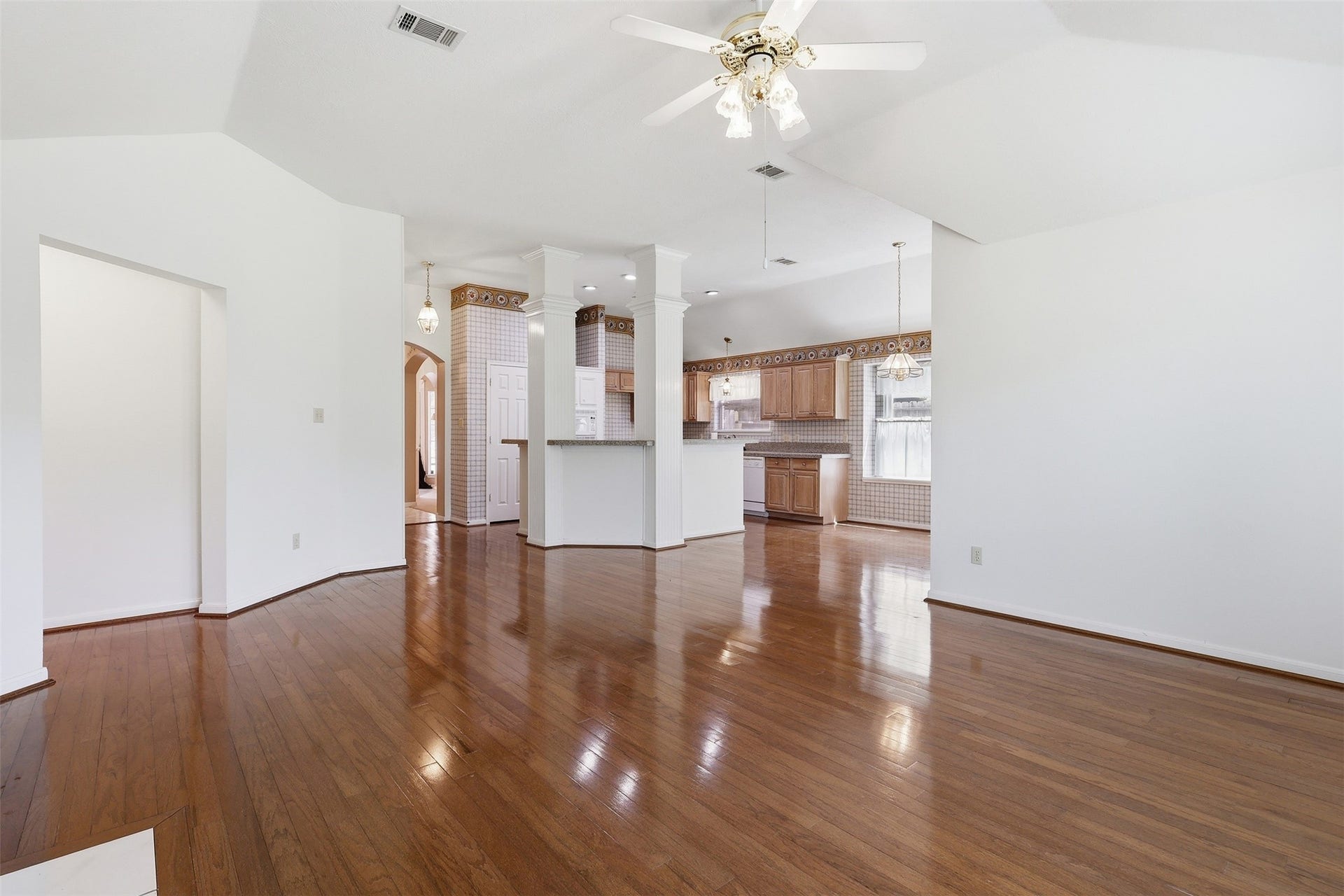 10707 Crestfield Court, Houston, TX 77070 Wonderfully open floor plan