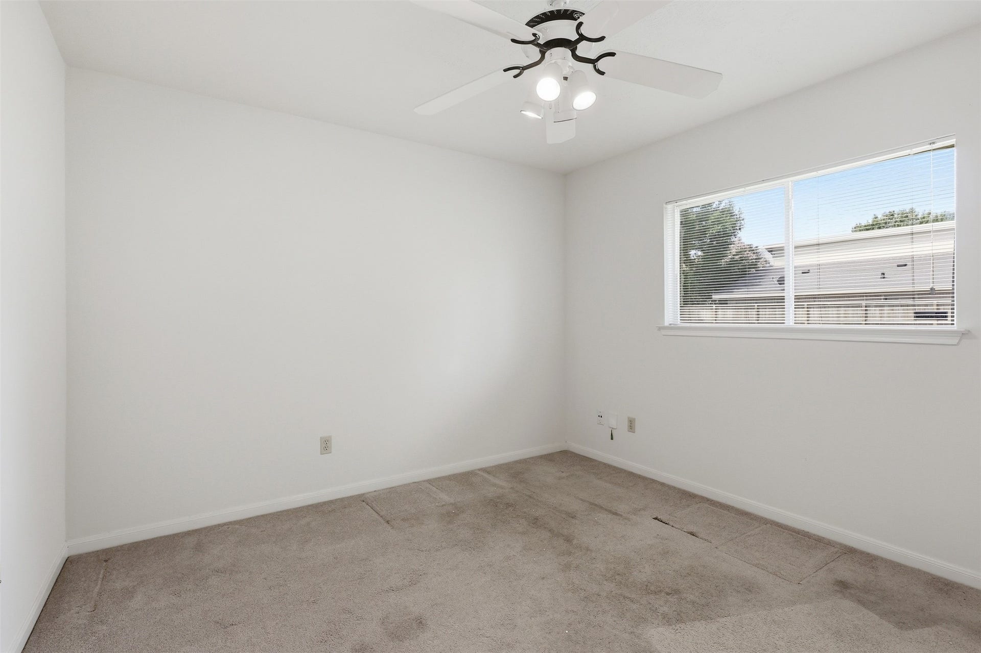 10707 Crestfield Court, Houston, TX 77070 **NEW CARPET** Large 2nd bedroom with picturesque view.
