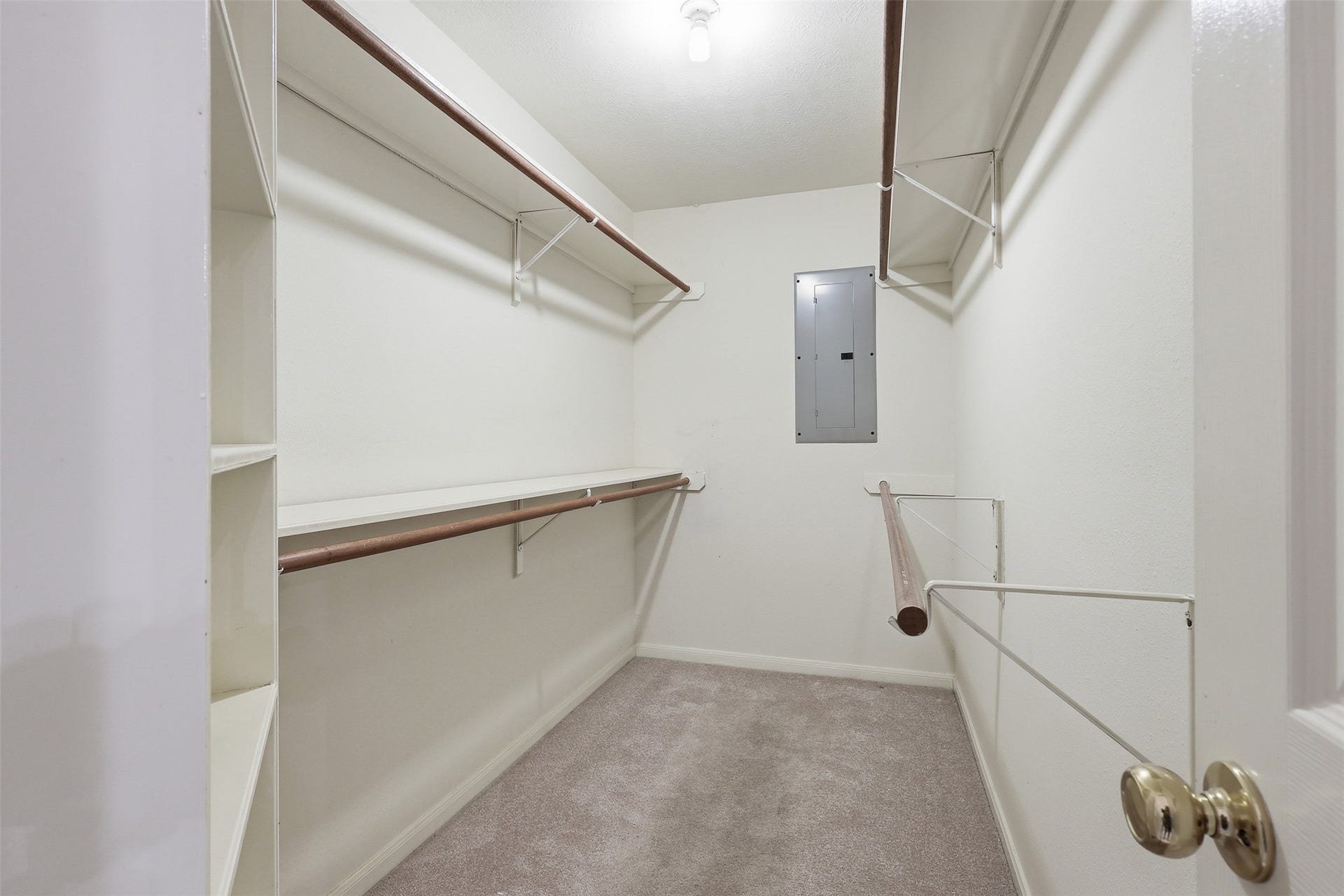 10707 Crestfield Court, Houston, TX 77070 Generous storage with multiple hanging rods and built-in shelving & **NEW CARPET**