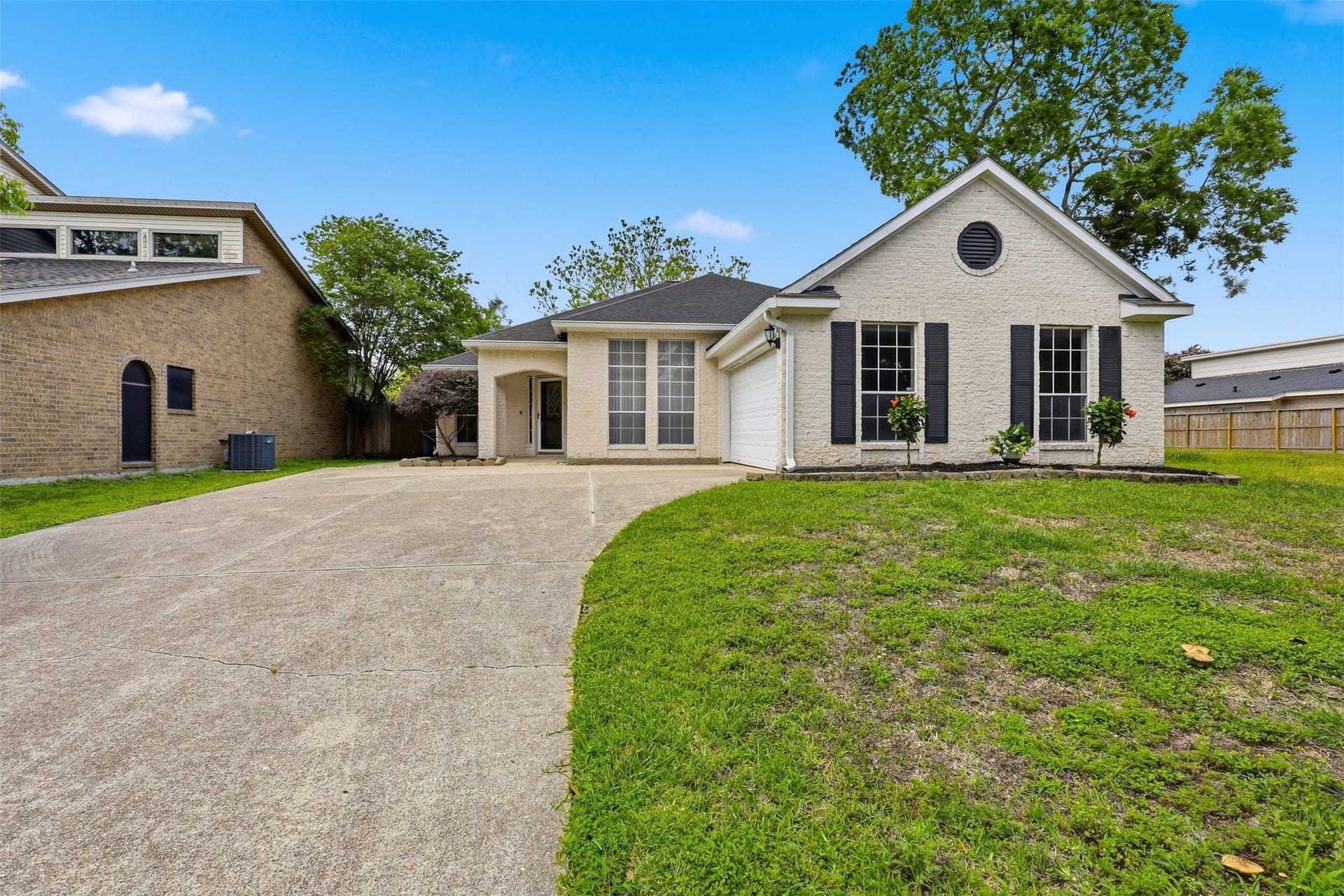 10707 Crestfield Court, Houston, TX 77070 Move-in ready and full of potential!