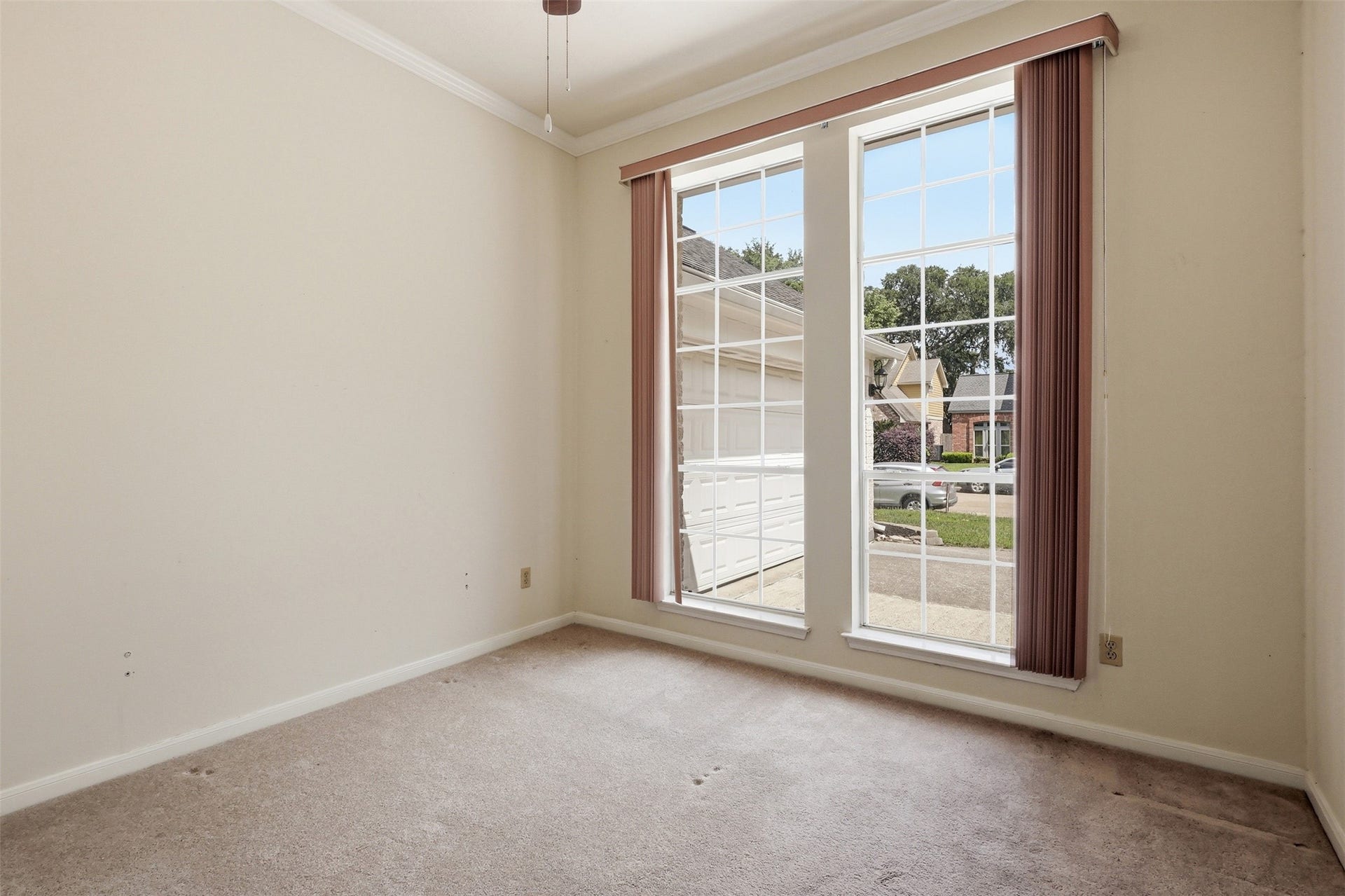 10707 Crestfield Court, Houston, TX 77070 Flex Room / Office **NEW CARPET**