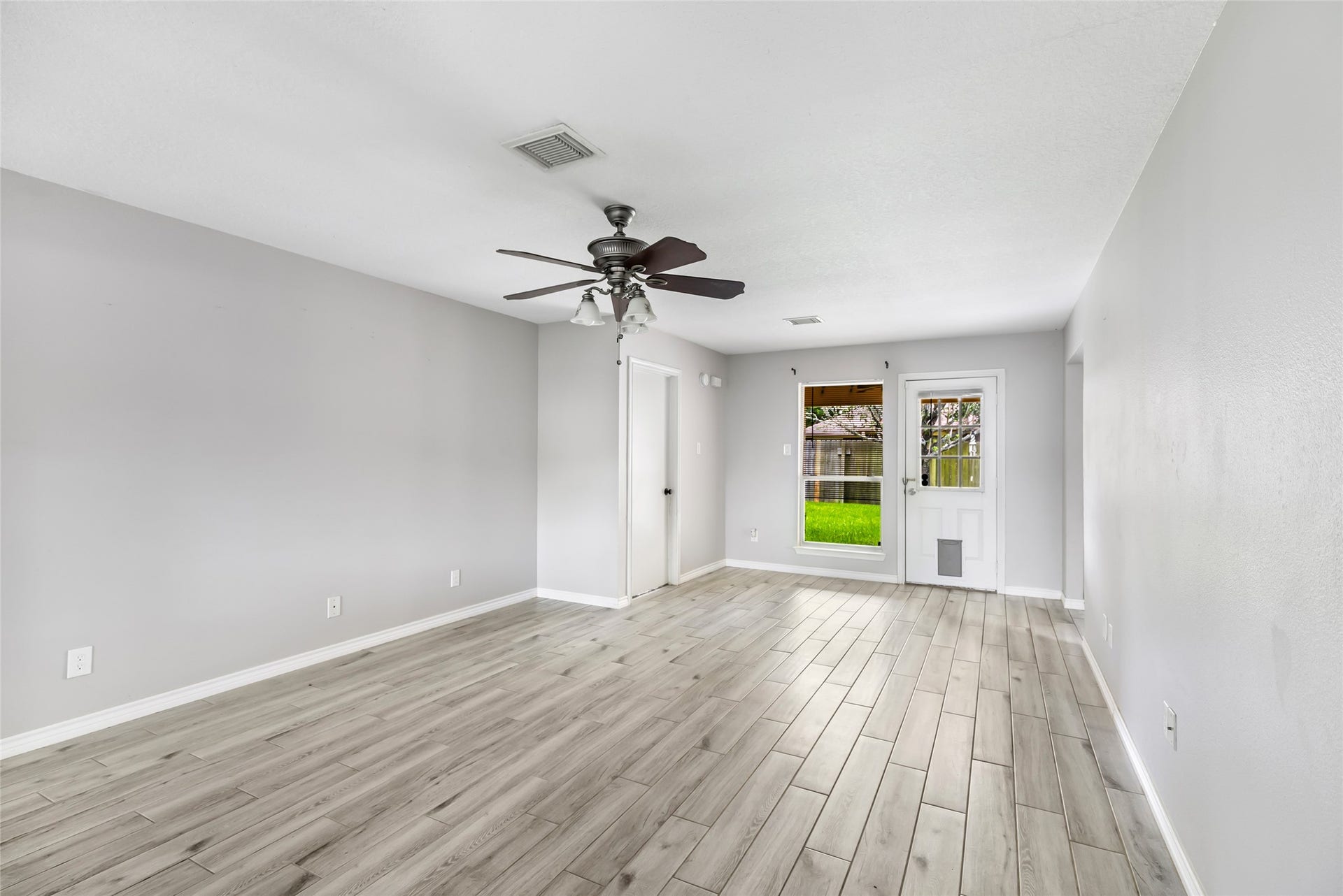 5519 Chisholm Trail, Dickinson, TX 77539 5519 Chisholm Trail, Dickinson, TX 77539