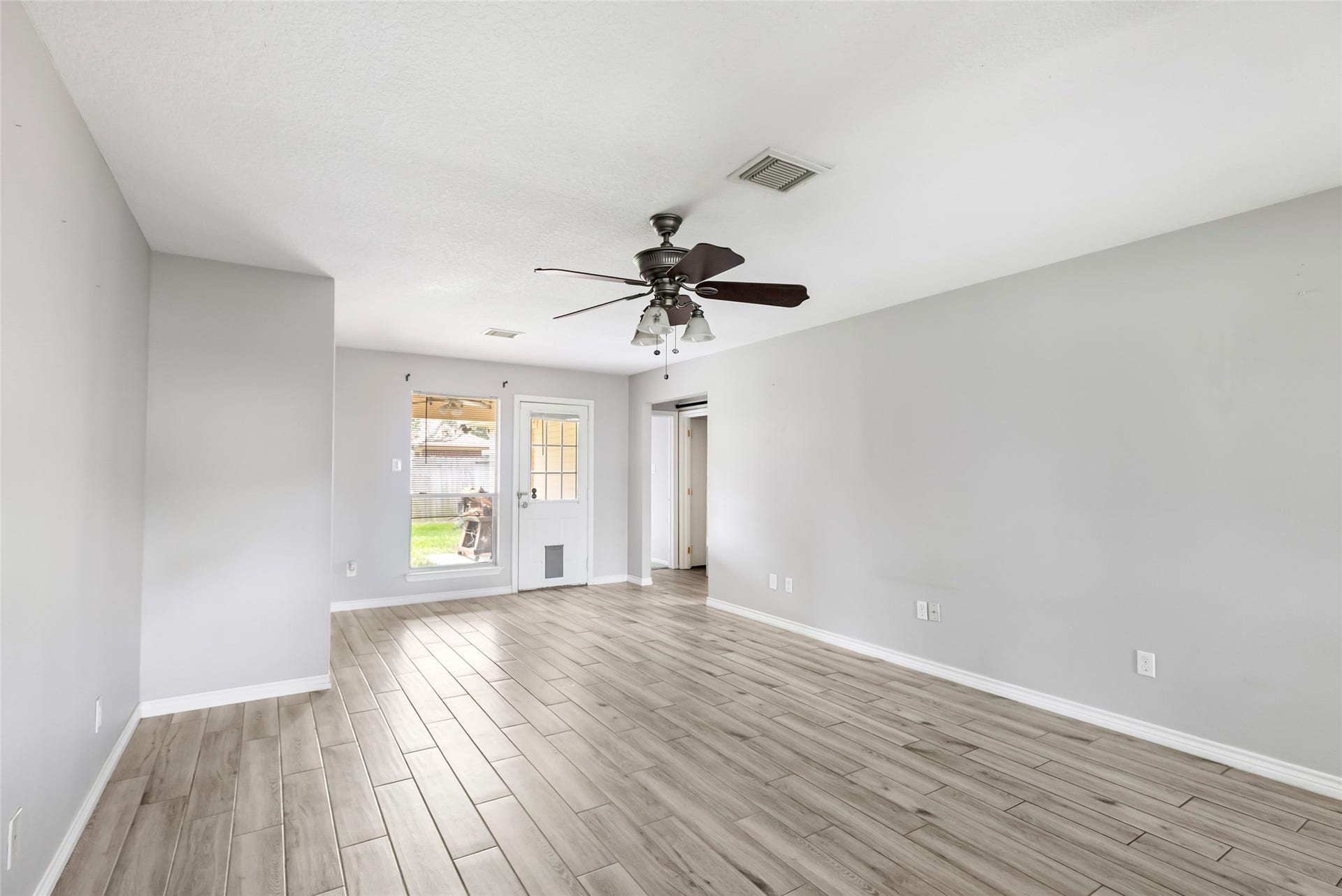 5519 Chisholm Trail, Dickinson, TX 77539 5519 Chisholm Trail, Dickinson, TX 77539