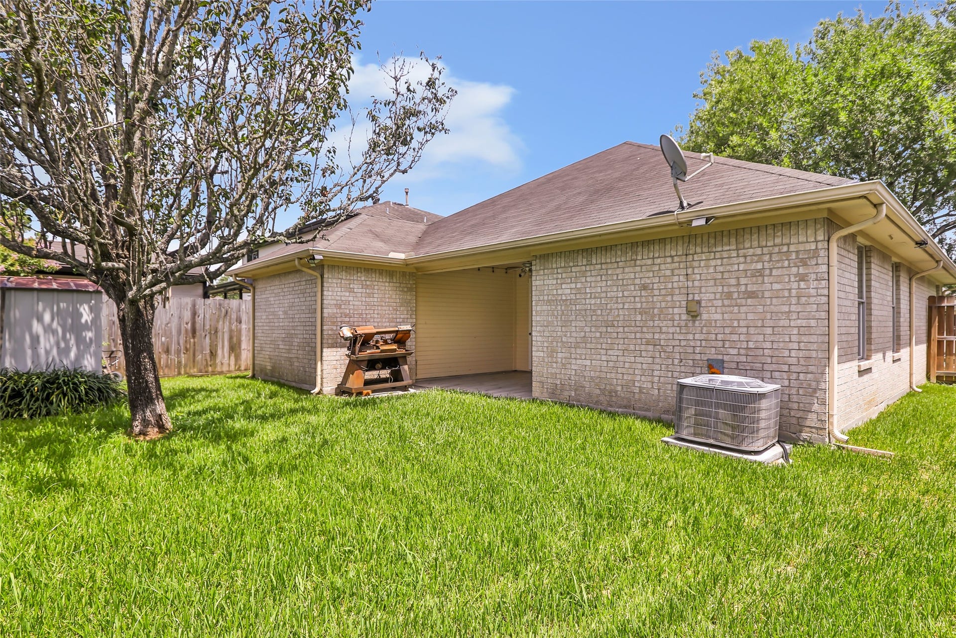 5519 Chisholm Trail, Dickinson, TX 77539 5519 Chisholm Trail, Dickinson, TX 77539