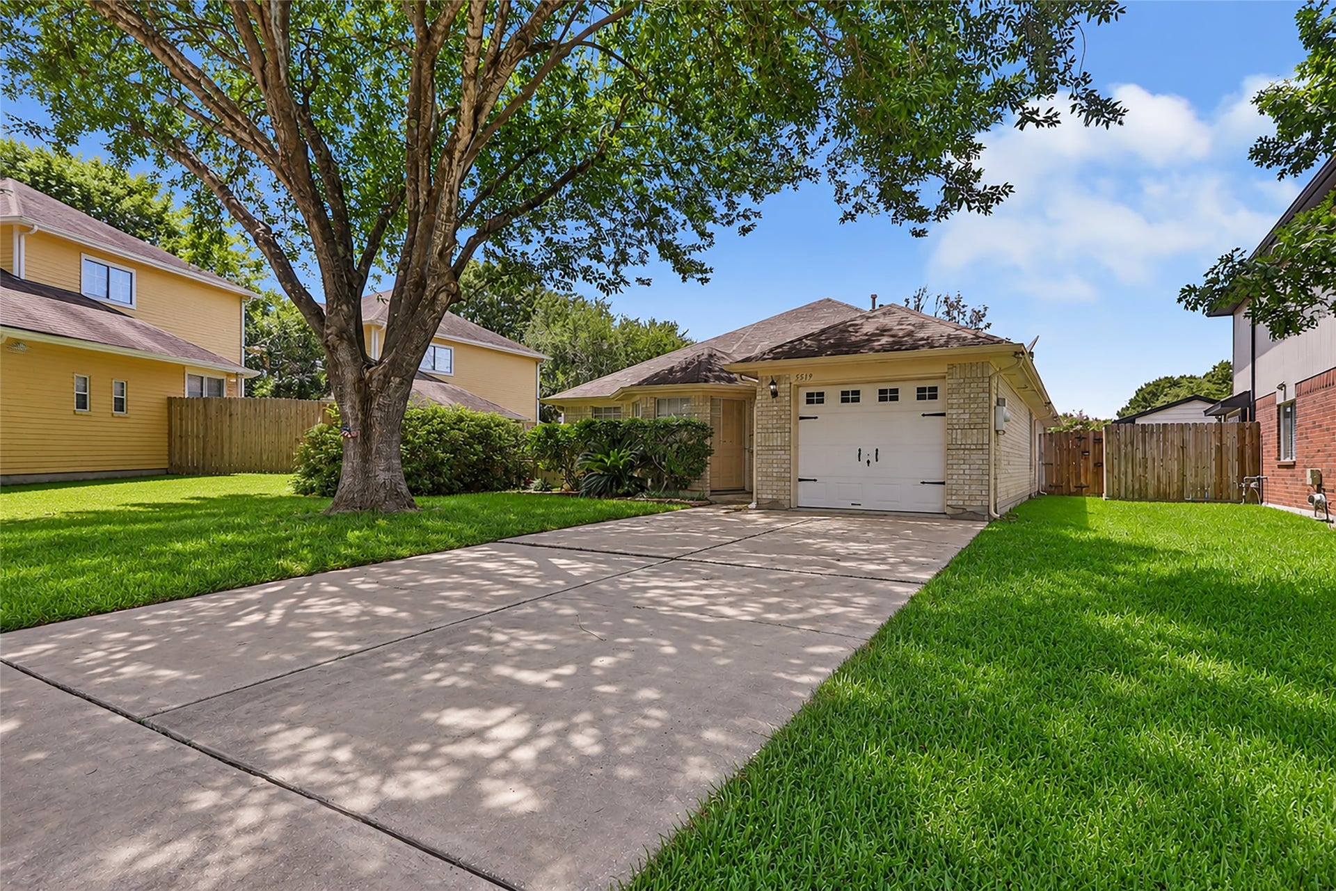 5519 Chisholm Trail, Dickinson, TX 77539 5519 Chisholm Trail, Dickinson, TX 77539