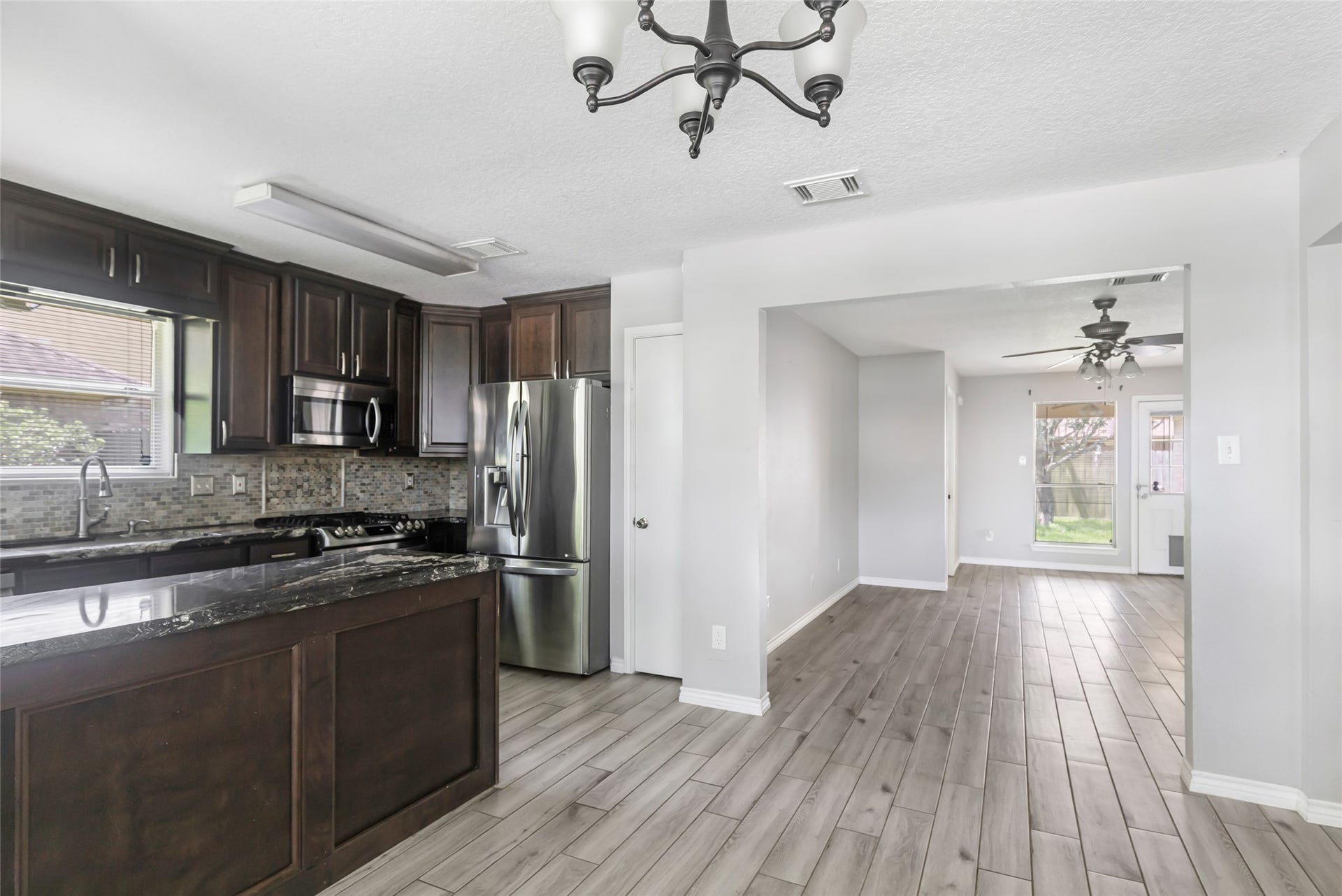5519 Chisholm Trail, Dickinson, TX 77539 5519 Chisholm Trail, Dickinson, TX 77539