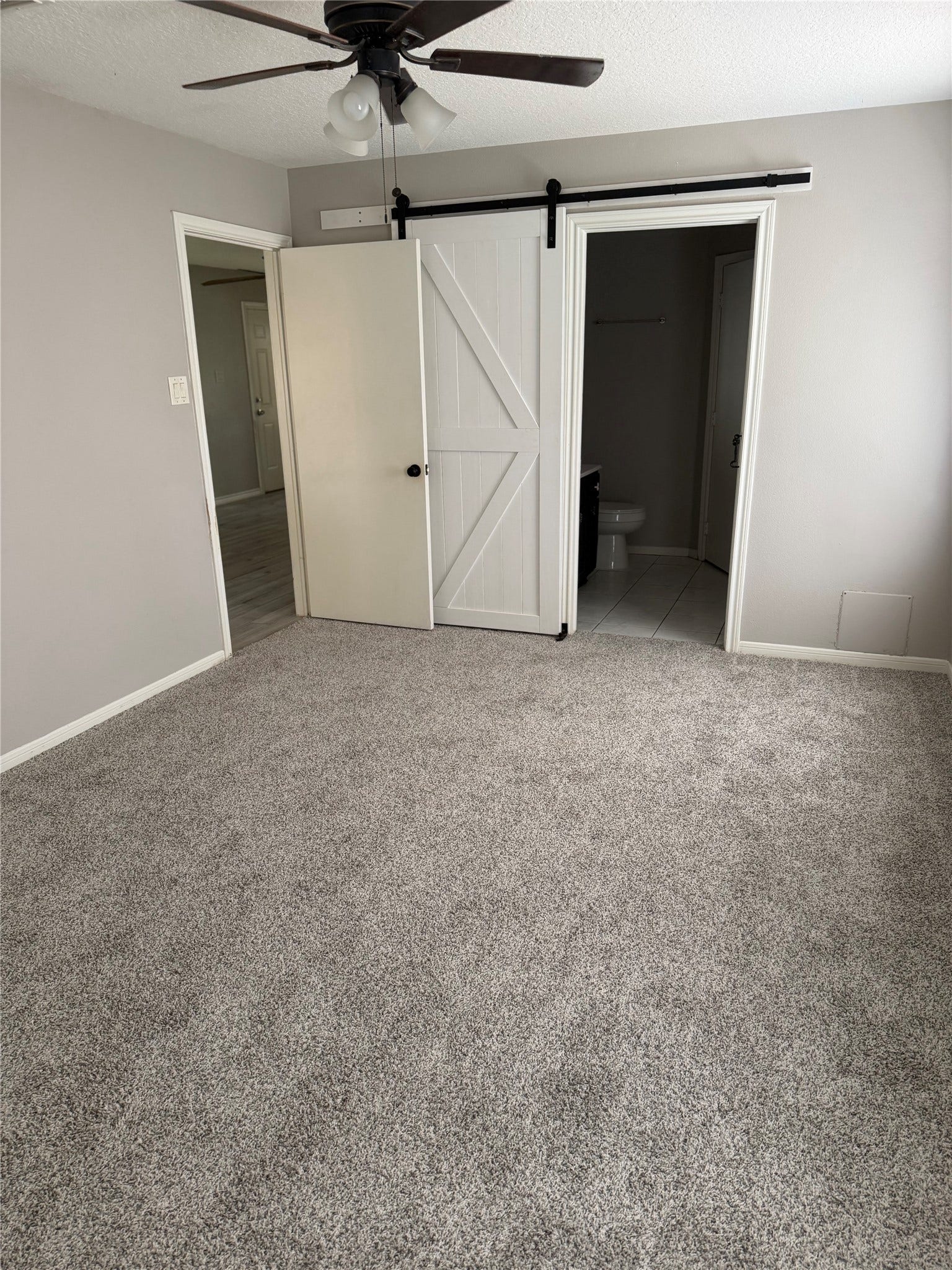 5519 Chisholm Trail, Dickinson, TX 77539 Primary bedroom
