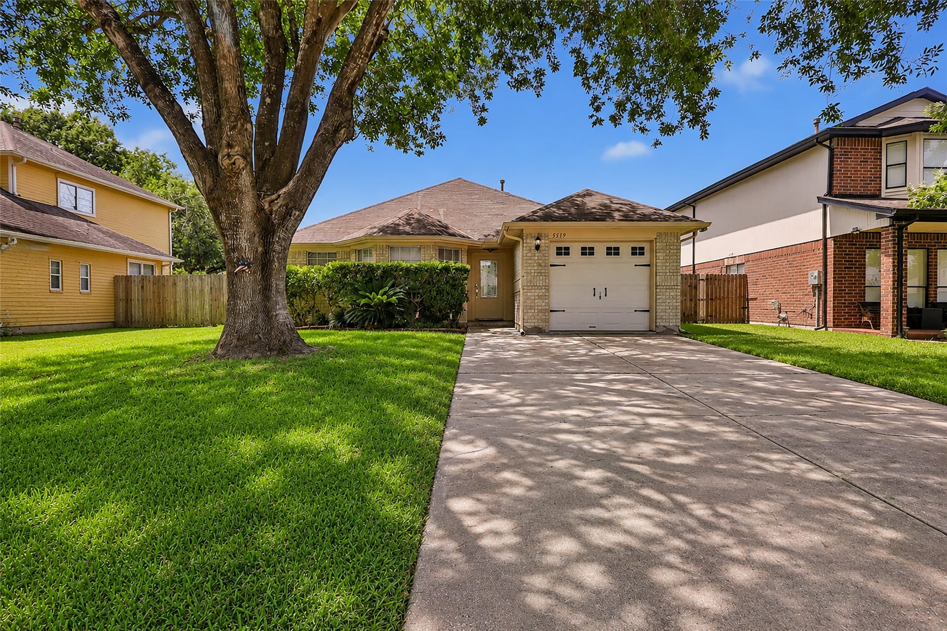 5519 Chisholm Trail, Dickinson, TX 77539 5519 Chisholm Trail, Dickinson, TX 77539