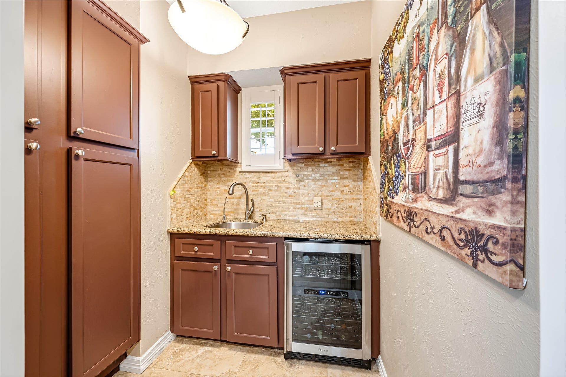 8503 Herts Road, Spring, TX 77379 wet bar