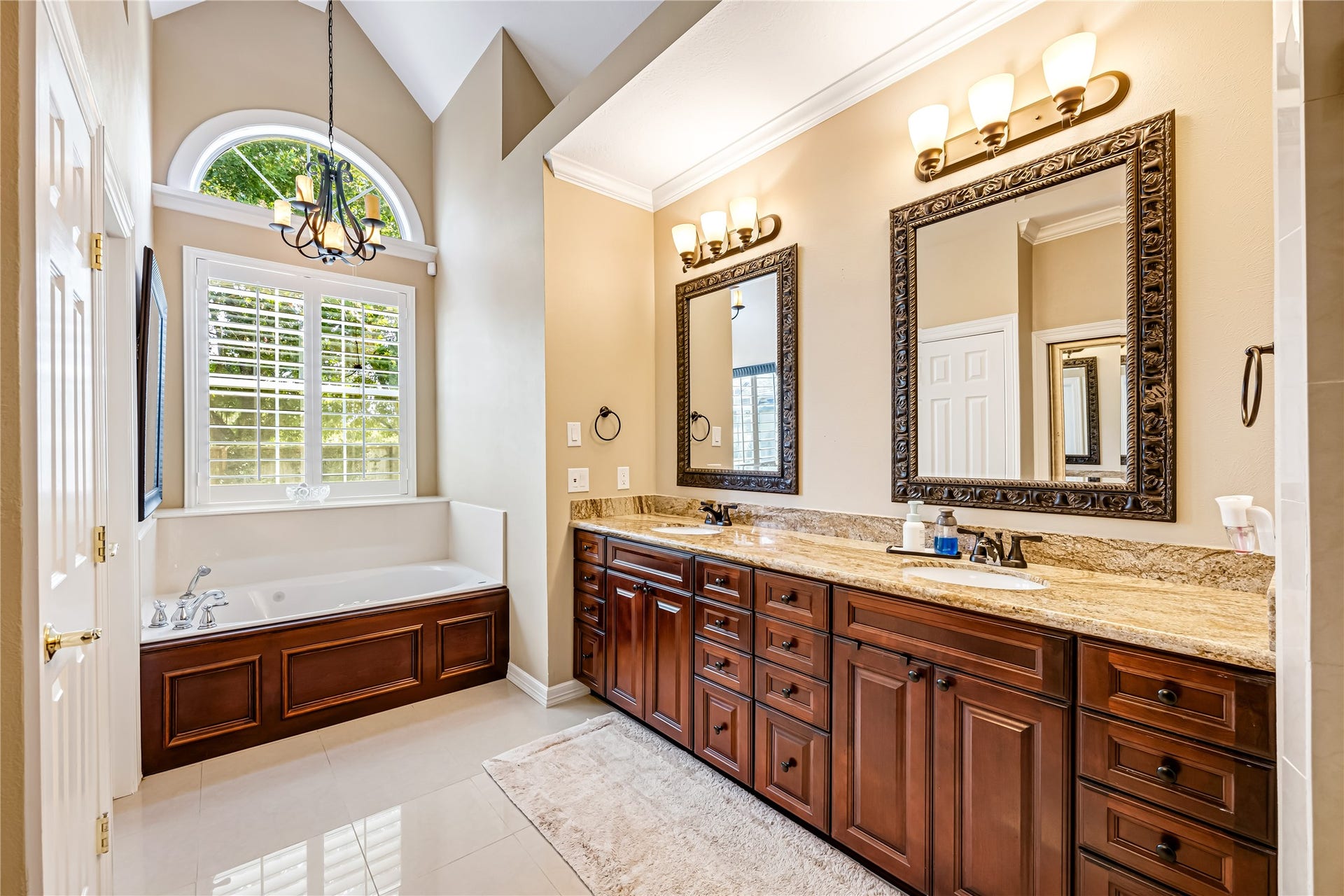 8503 Herts Road, Spring, TX 77379 principal bathroom