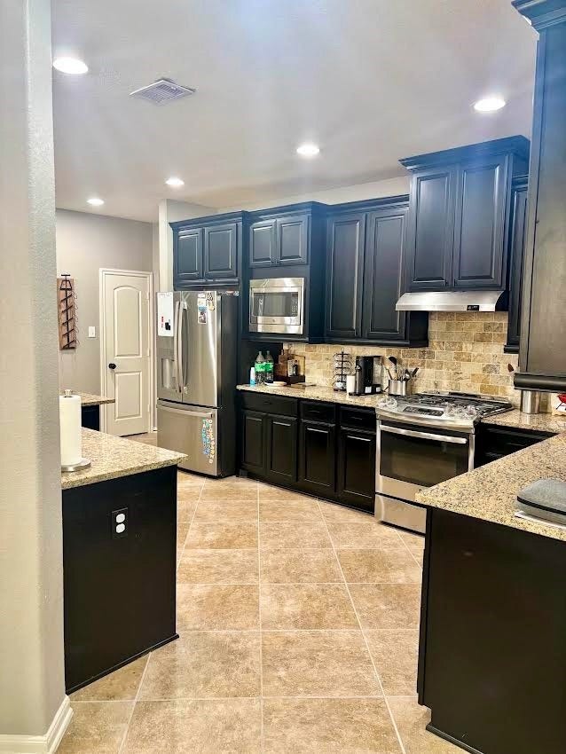 3 Muthill Circle, Conroe, TX 77304 View of kitchen from the other side of the home.