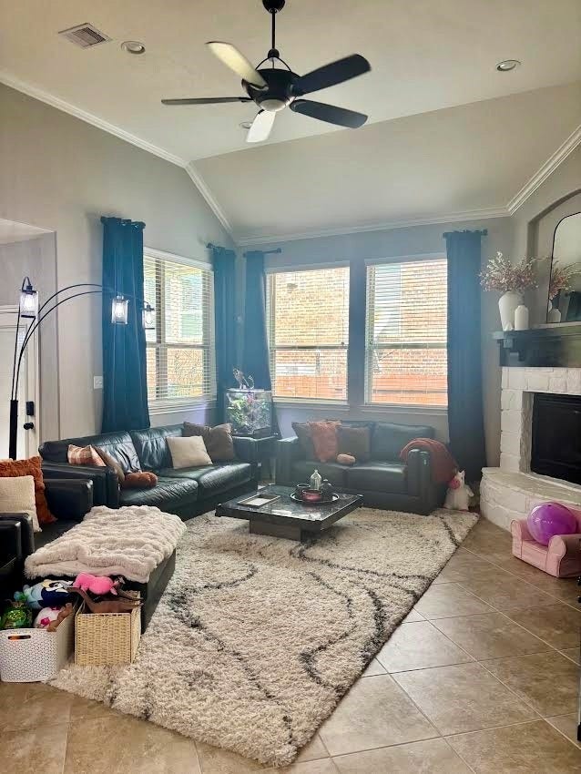 3 Muthill Circle, Conroe, TX 77304 Expansive living area with fireplace.