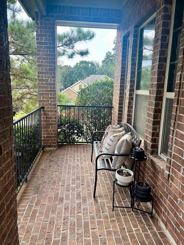 3 Muthill Circle, Conroe, TX 77304 Imagine sitting on your cozy front porch in the fall.