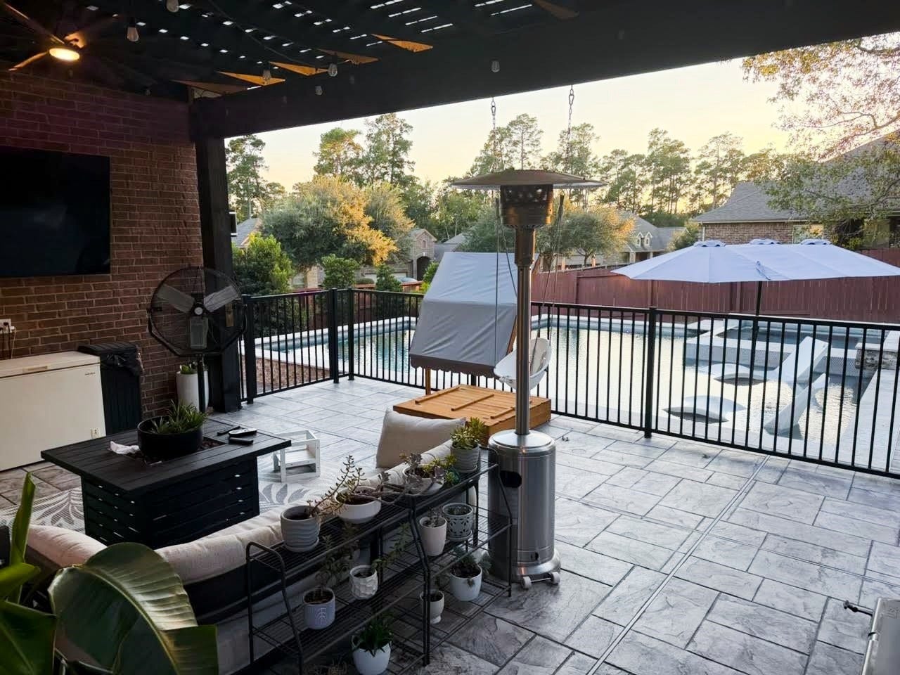 3 Muthill Circle, Conroe, TX 77304 Enjoy your private pool and hottub while sitting on your covered patio with family and friends.