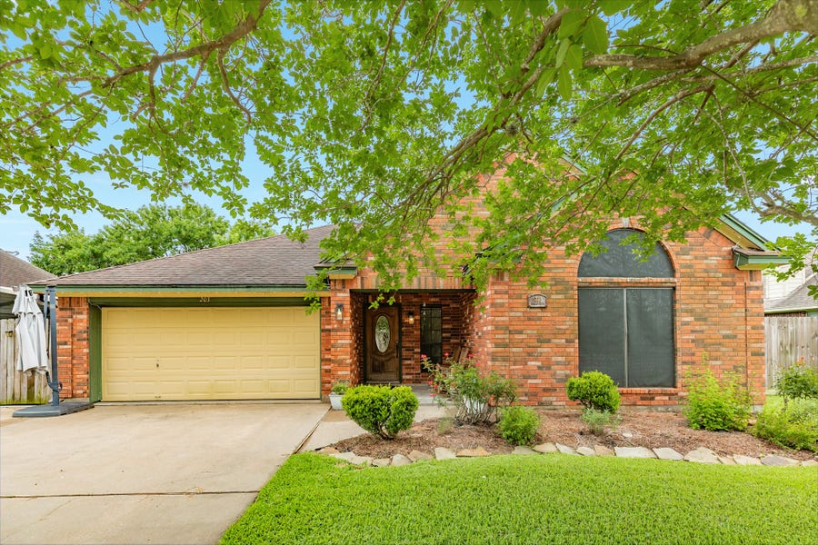 Property photo for 203 Washington Avenue, Clute, TX