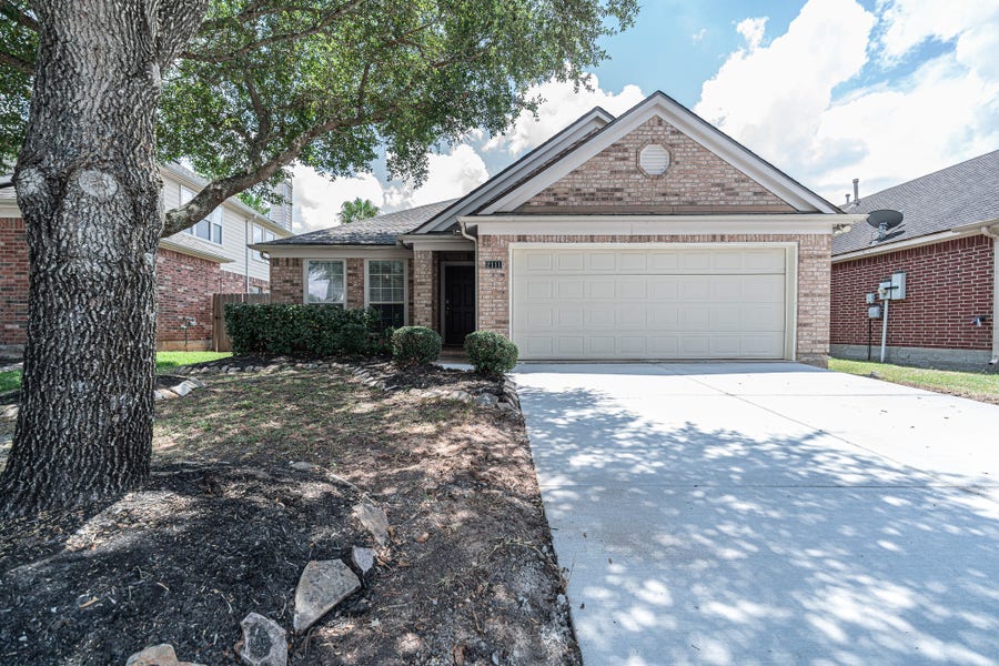 Property photo for 2111 Sailwind Drive, Pearland, TX