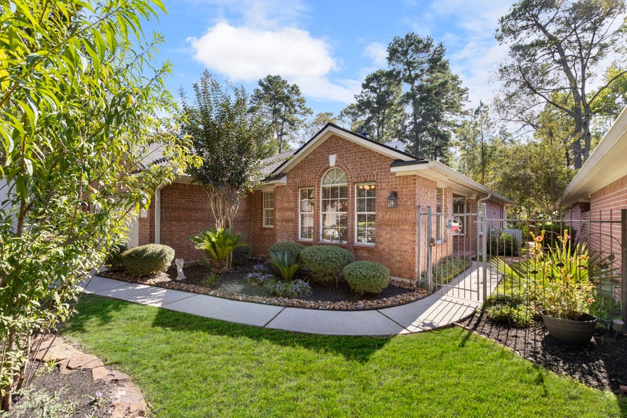 Property photo for 11 Hermit Thrush Place, The Woodlands, TX