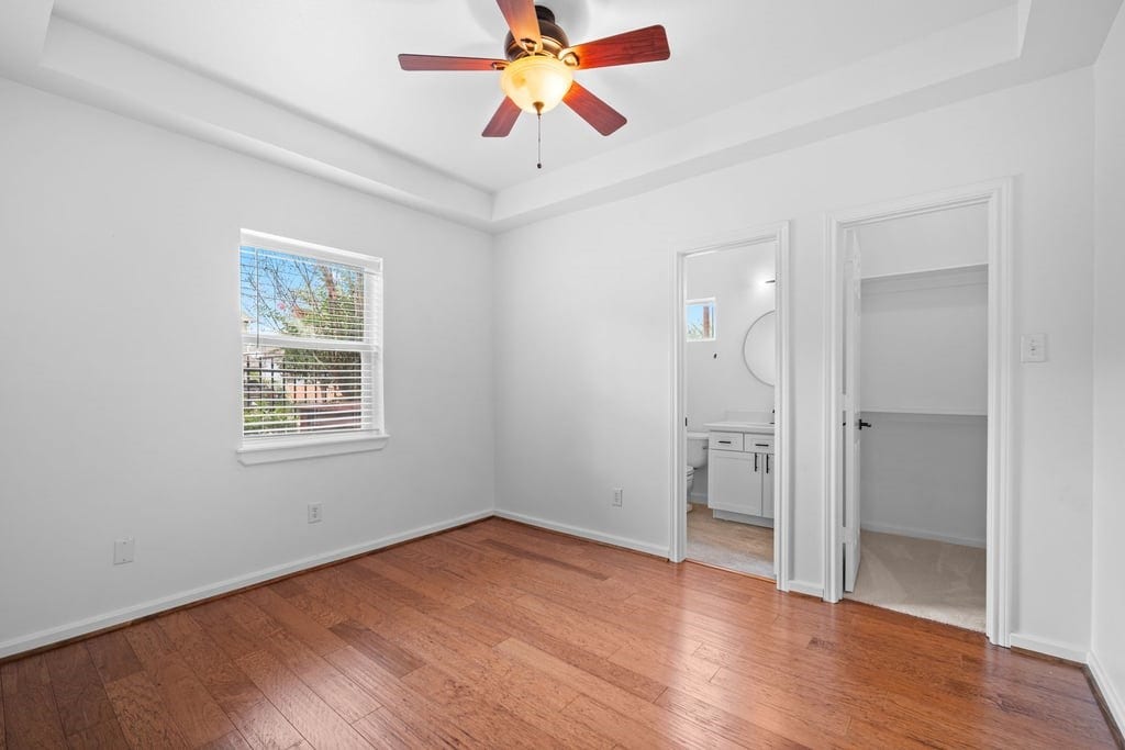 1128 W 26th Street, Houston, TX 77008 En-suite