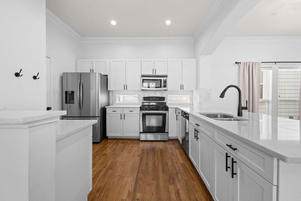 1128 W 26th Street, Houston, TX 77008 Kitchen