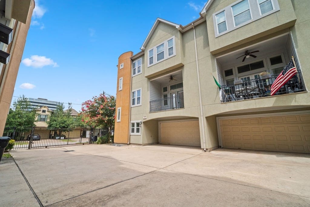 1128 W 26th Street, Houston, TX 77008 1128 W 26th Street, Houston, TX 77008