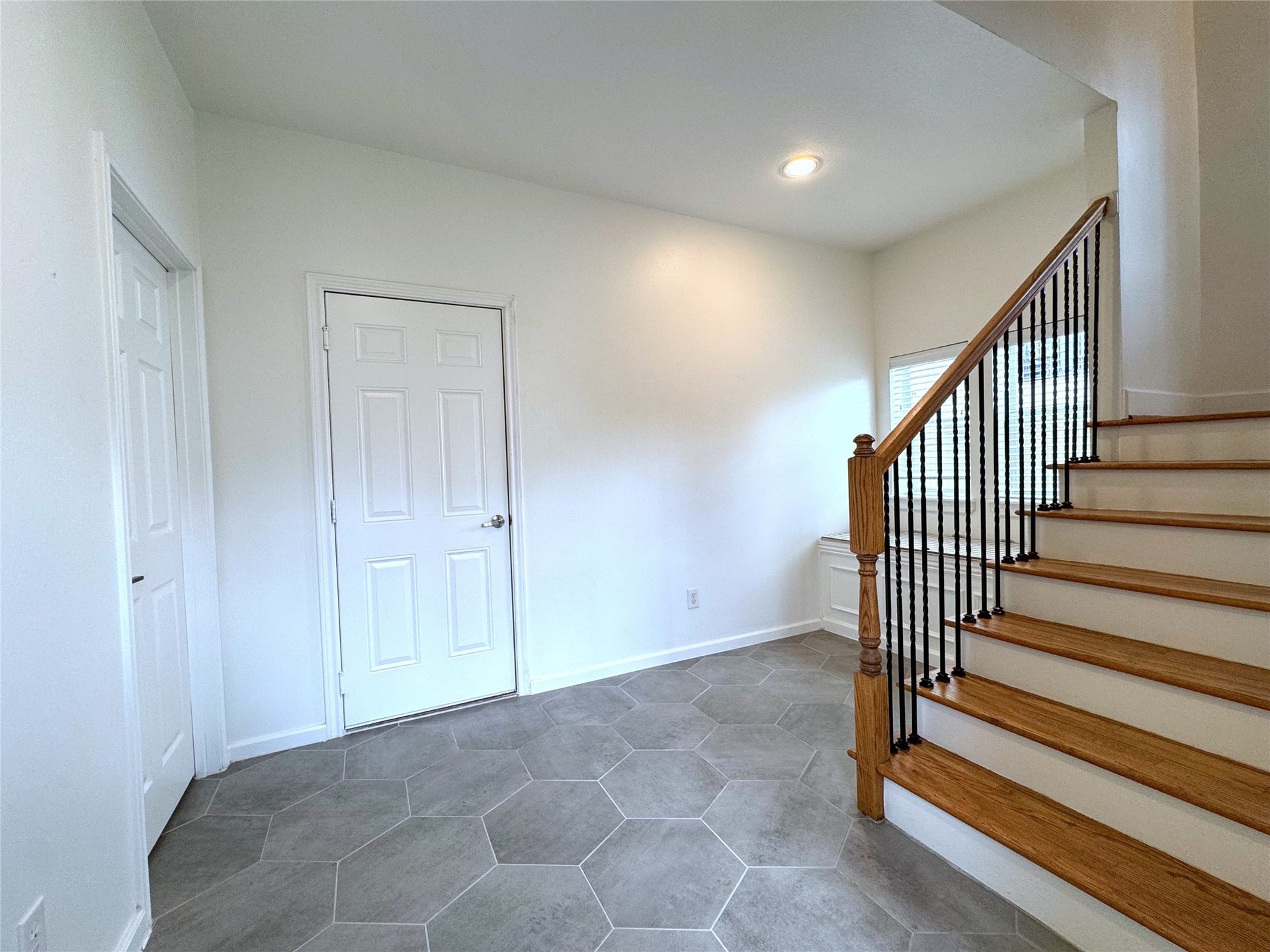1128 W 26th Street, Houston, TX 77008 Entrance/exit door to/from the garage.