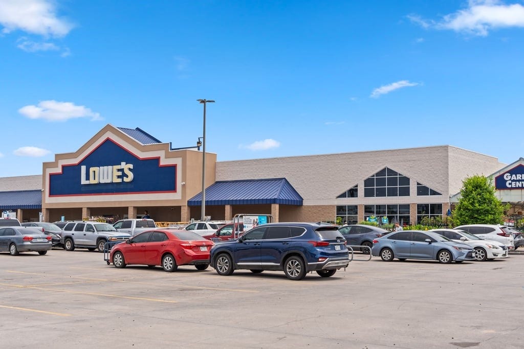 1128 W 26th Street, Houston, TX 77008 Conveniently located within 5 mins